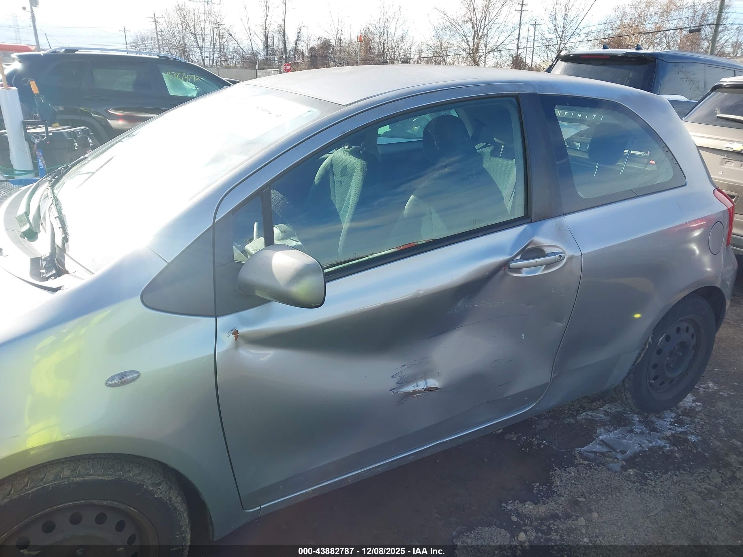 TOYOTA YARIS image 6