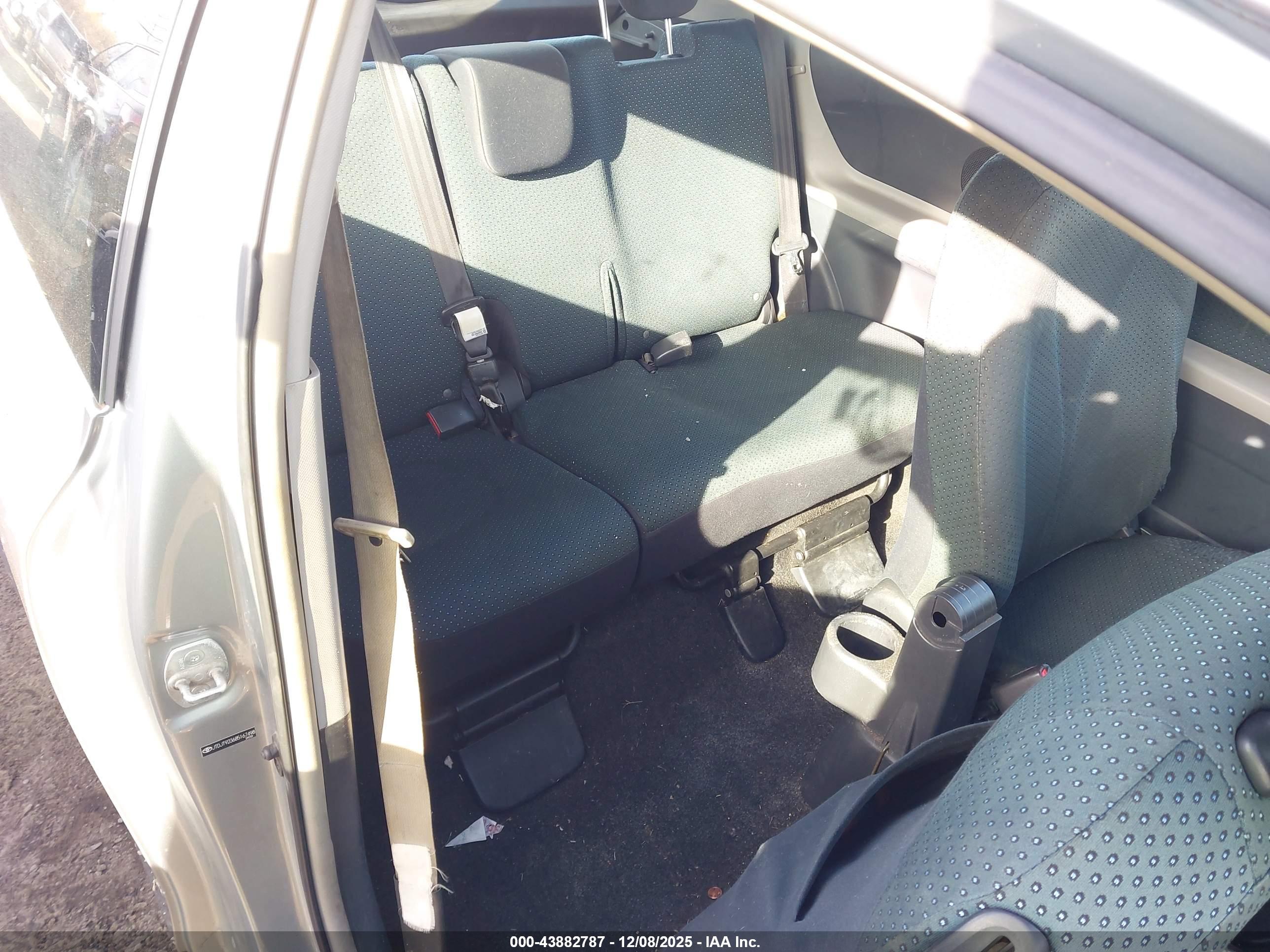 TOYOTA YARIS image 8