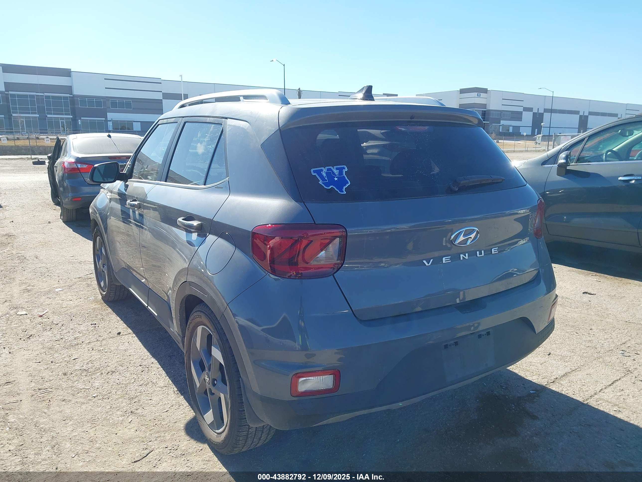HYUNDAI VENUE image 3
