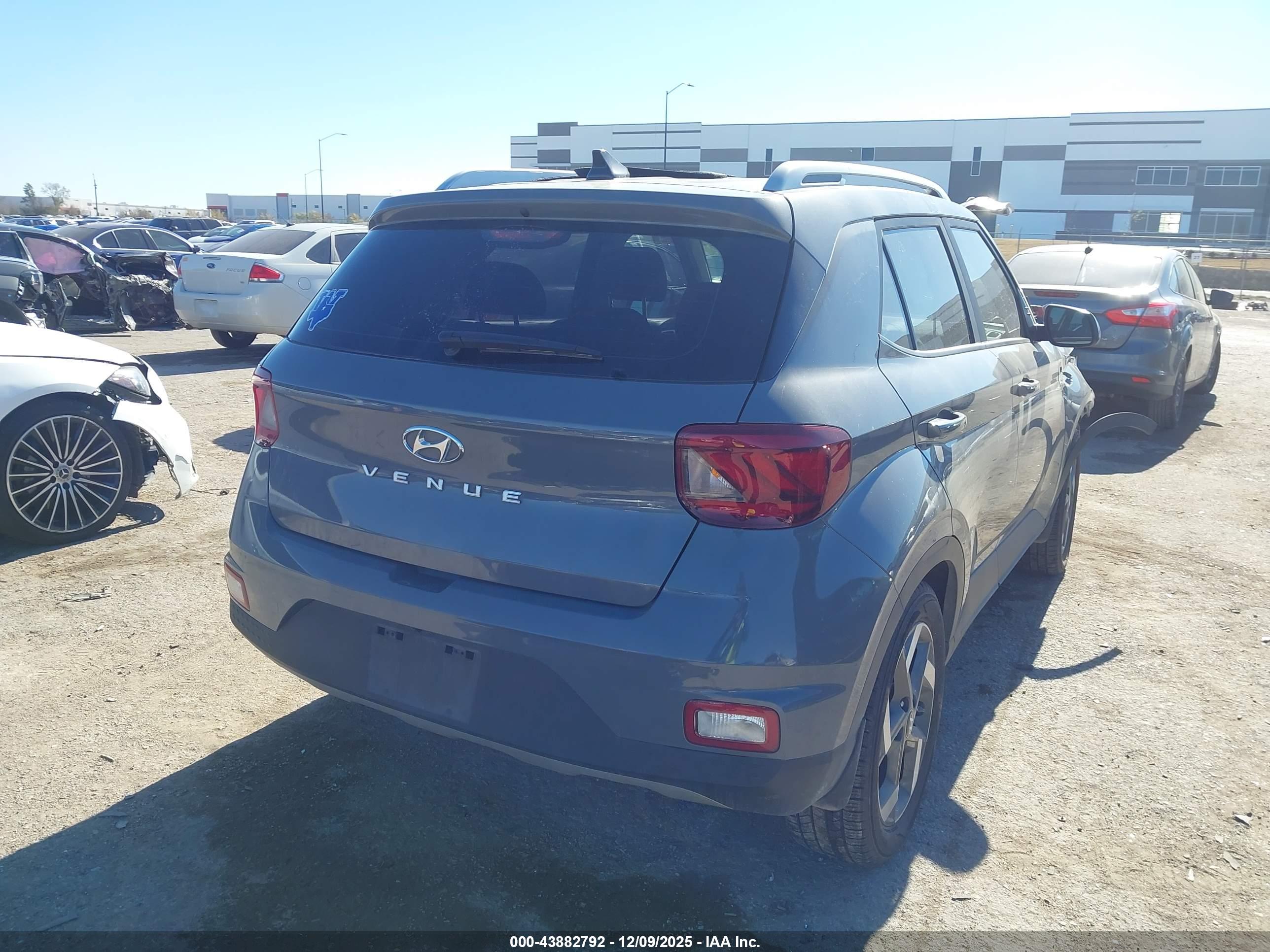 HYUNDAI VENUE image 4