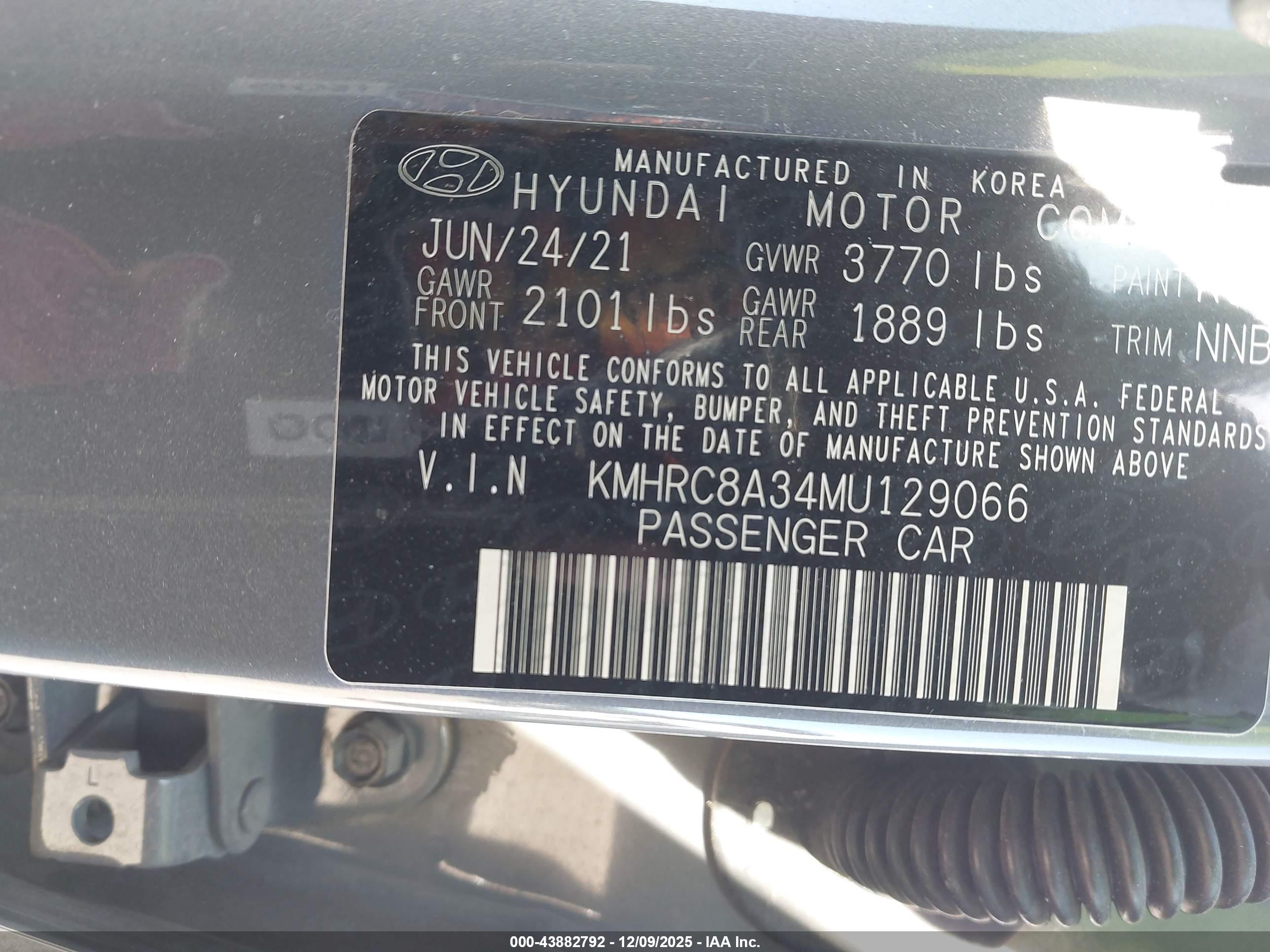 HYUNDAI VENUE image 9