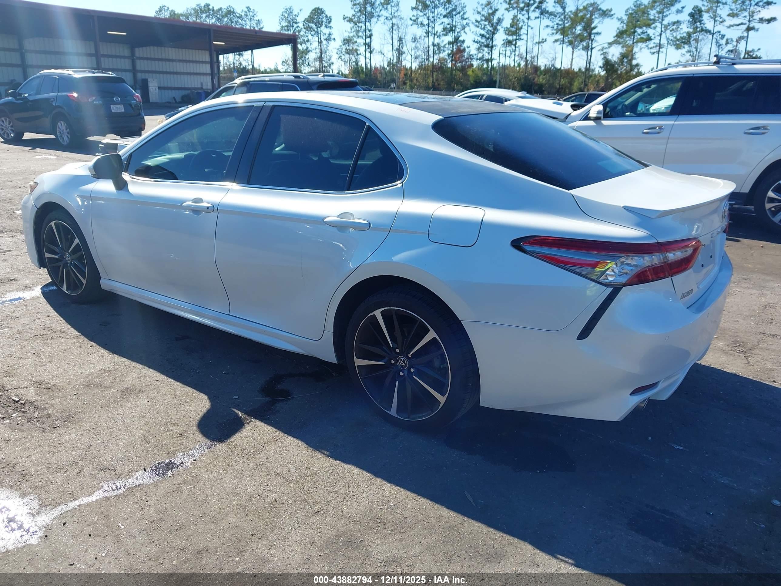 TOYOTA CAMRY image 3