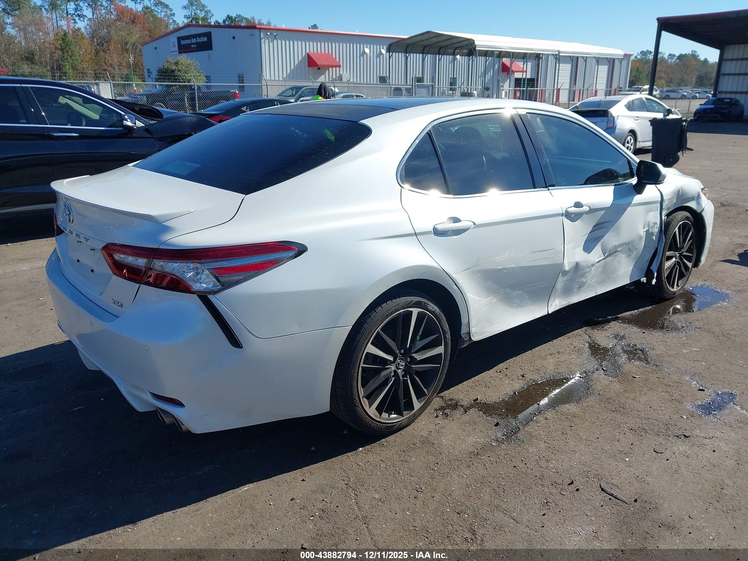 TOYOTA CAMRY image 4
