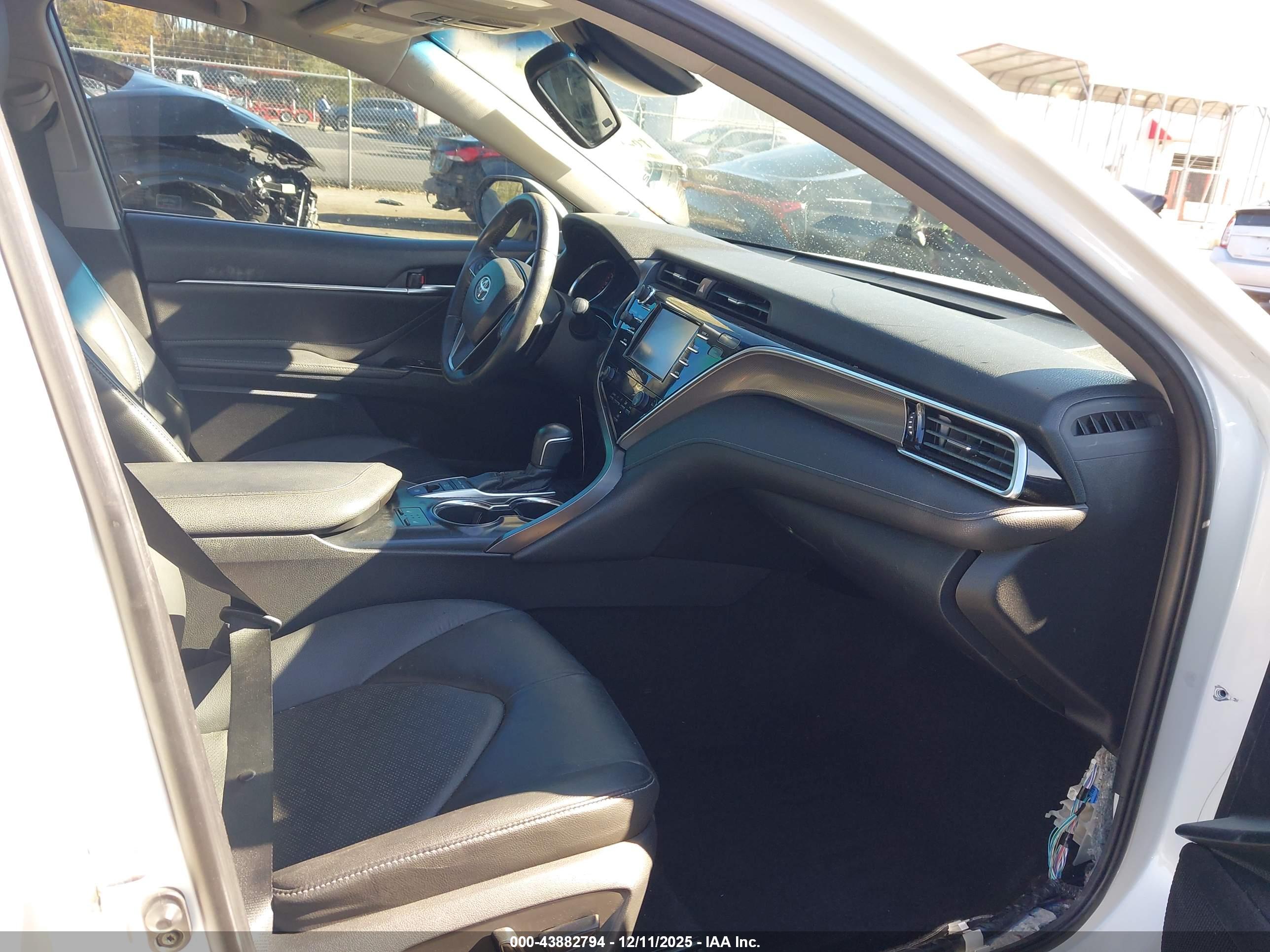TOYOTA CAMRY image 5