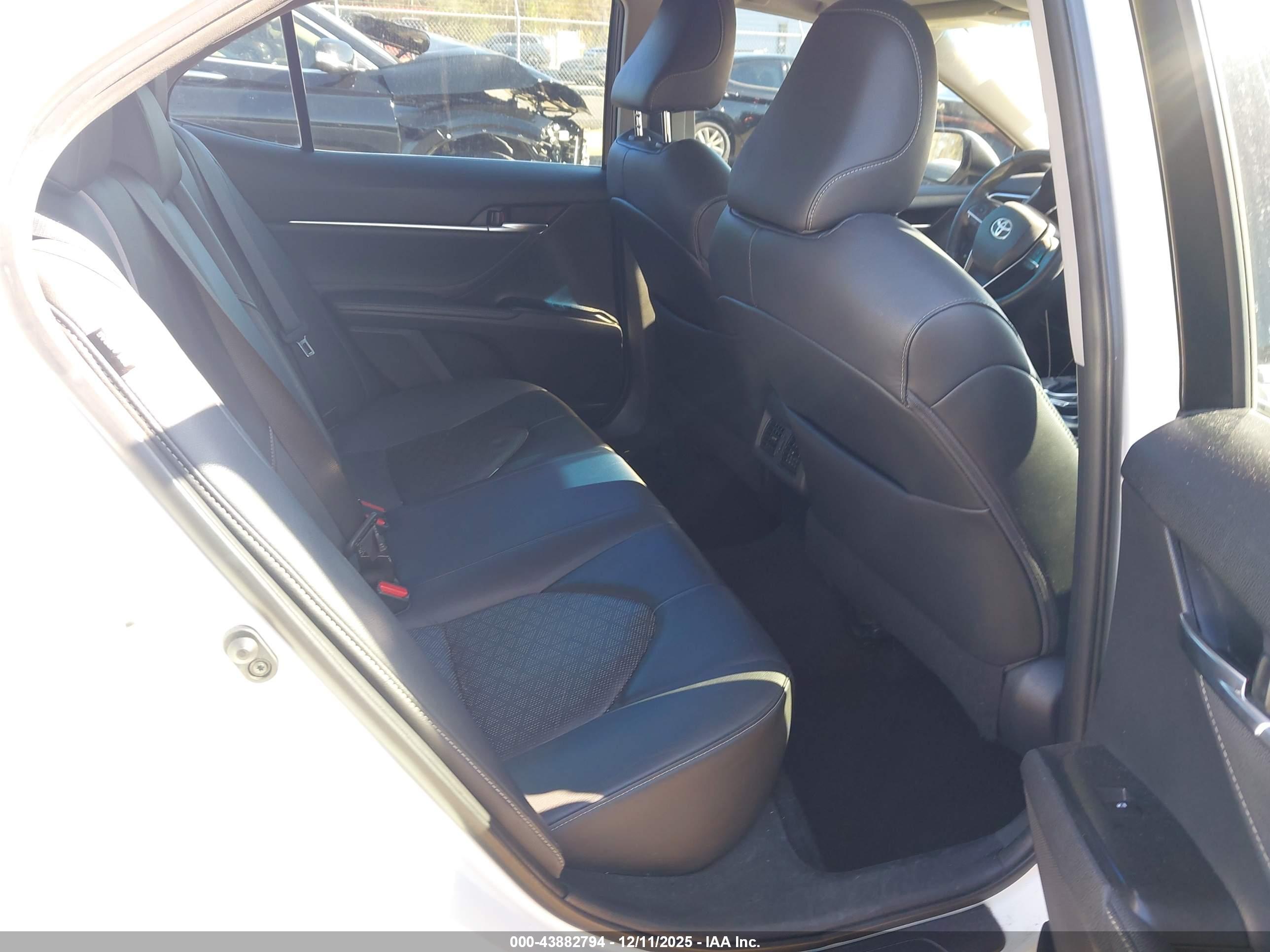 TOYOTA CAMRY image 8