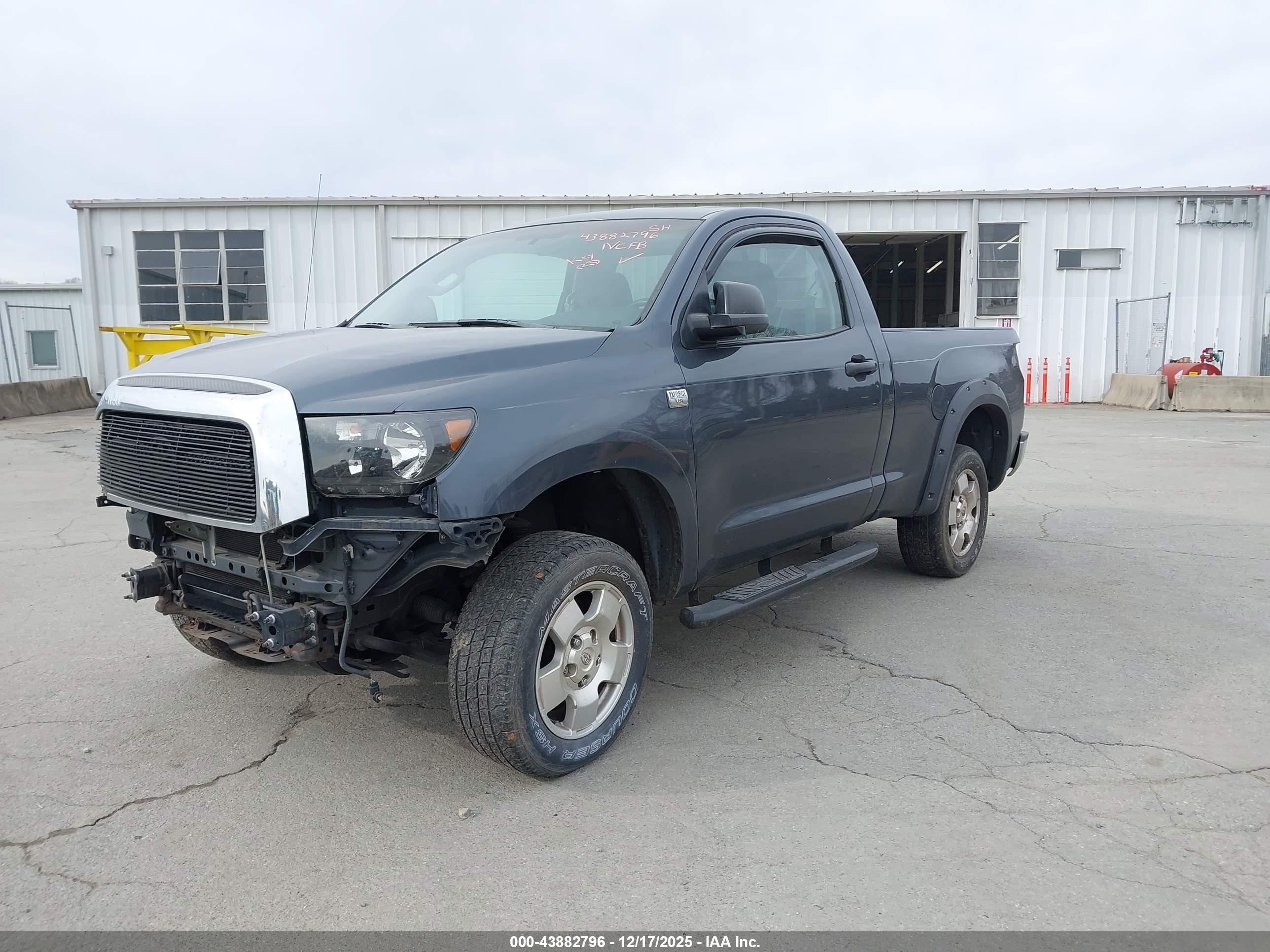 TOYOTA TUNDRA image 2