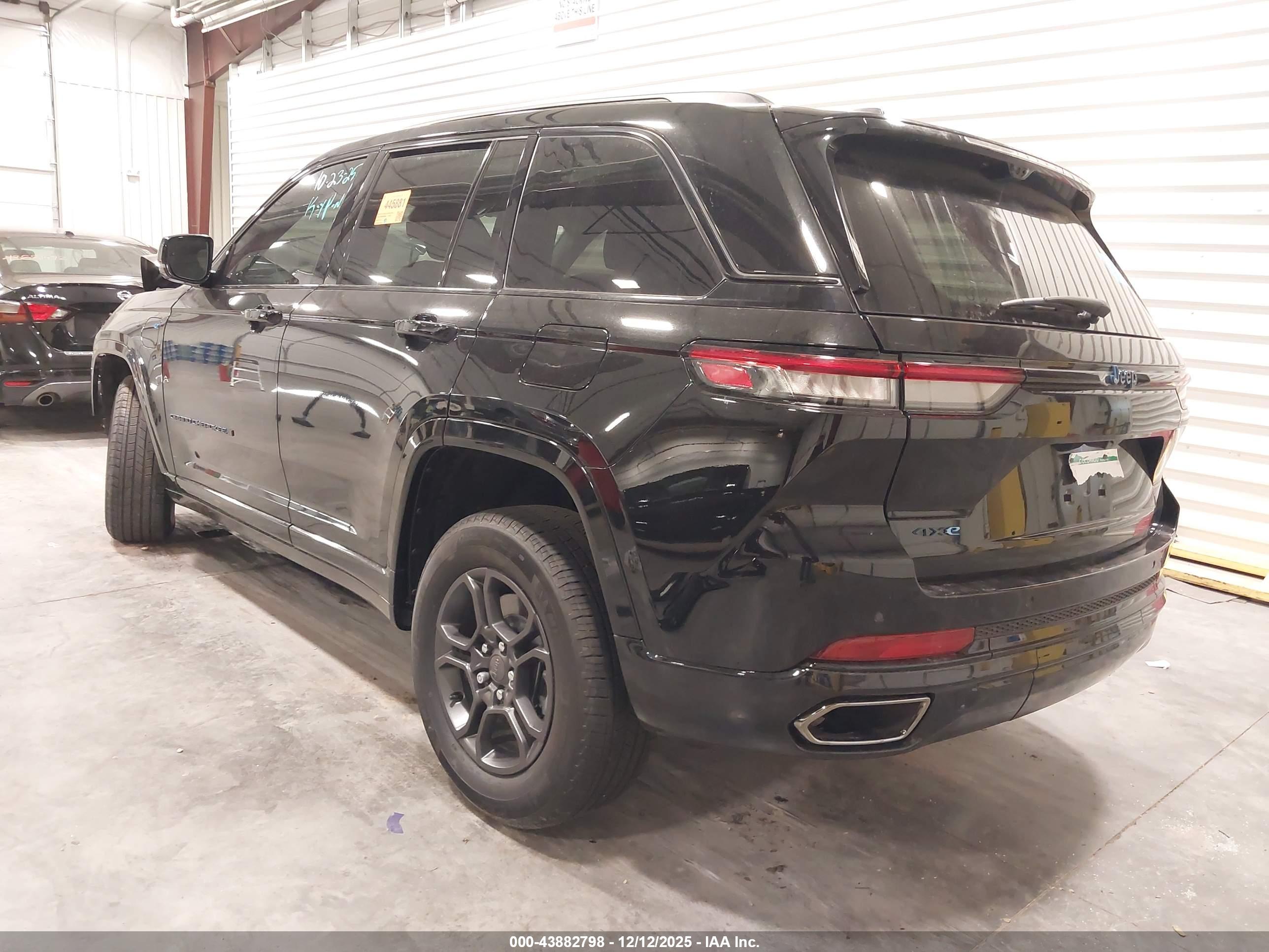 JEEP GRAND image 3