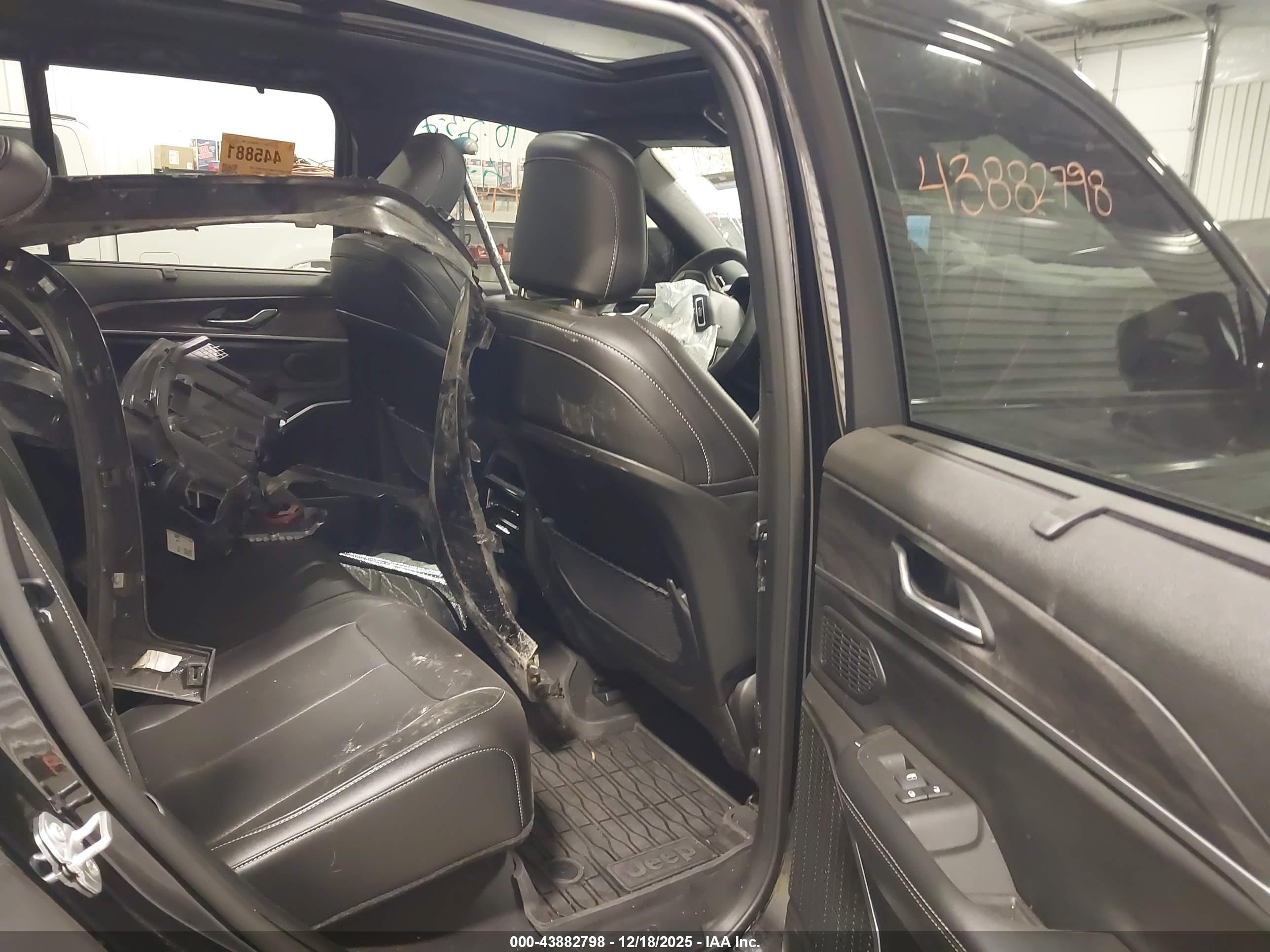 JEEP GRAND image 8