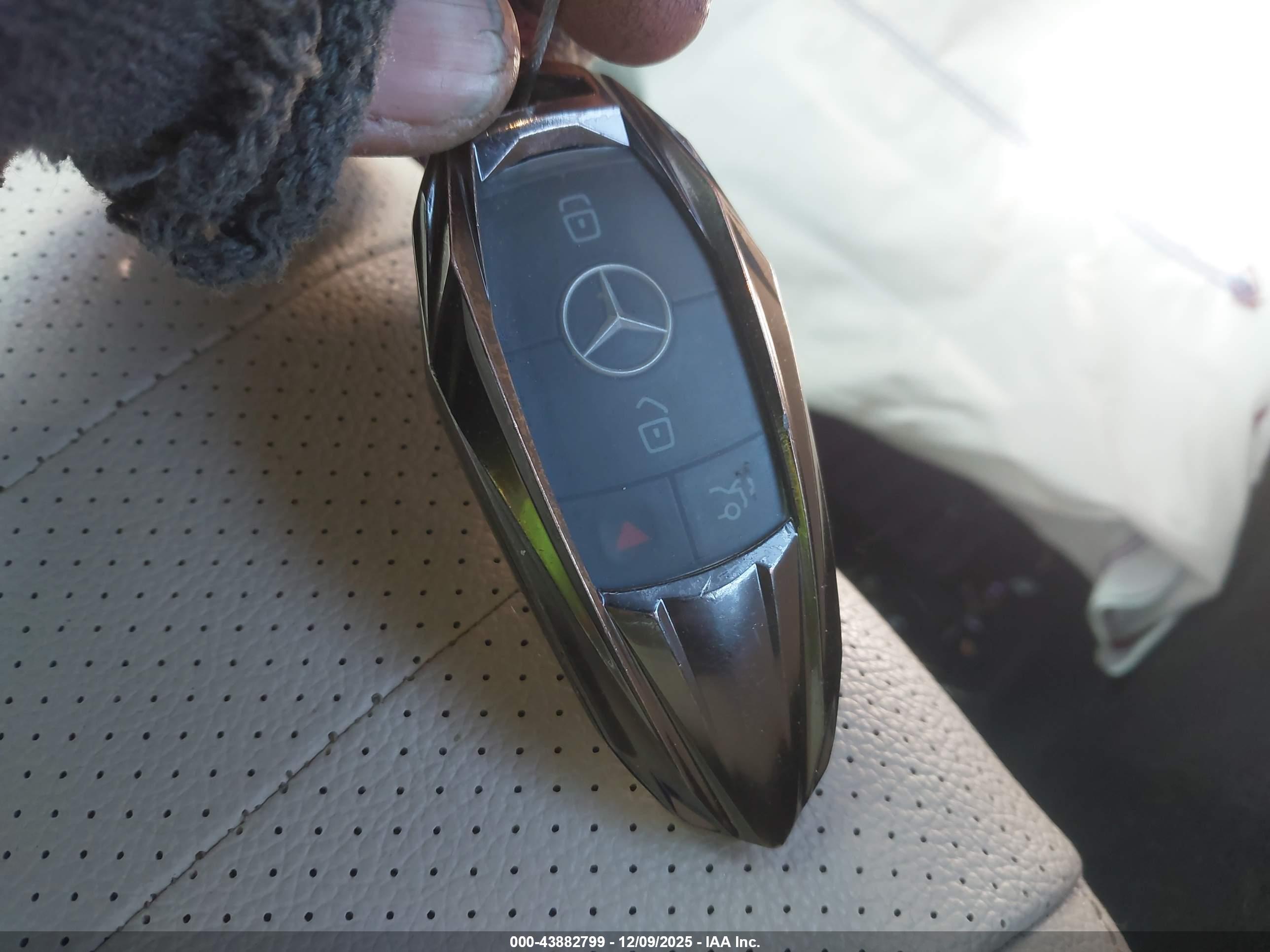 MERCEDES-BENZ E image 11