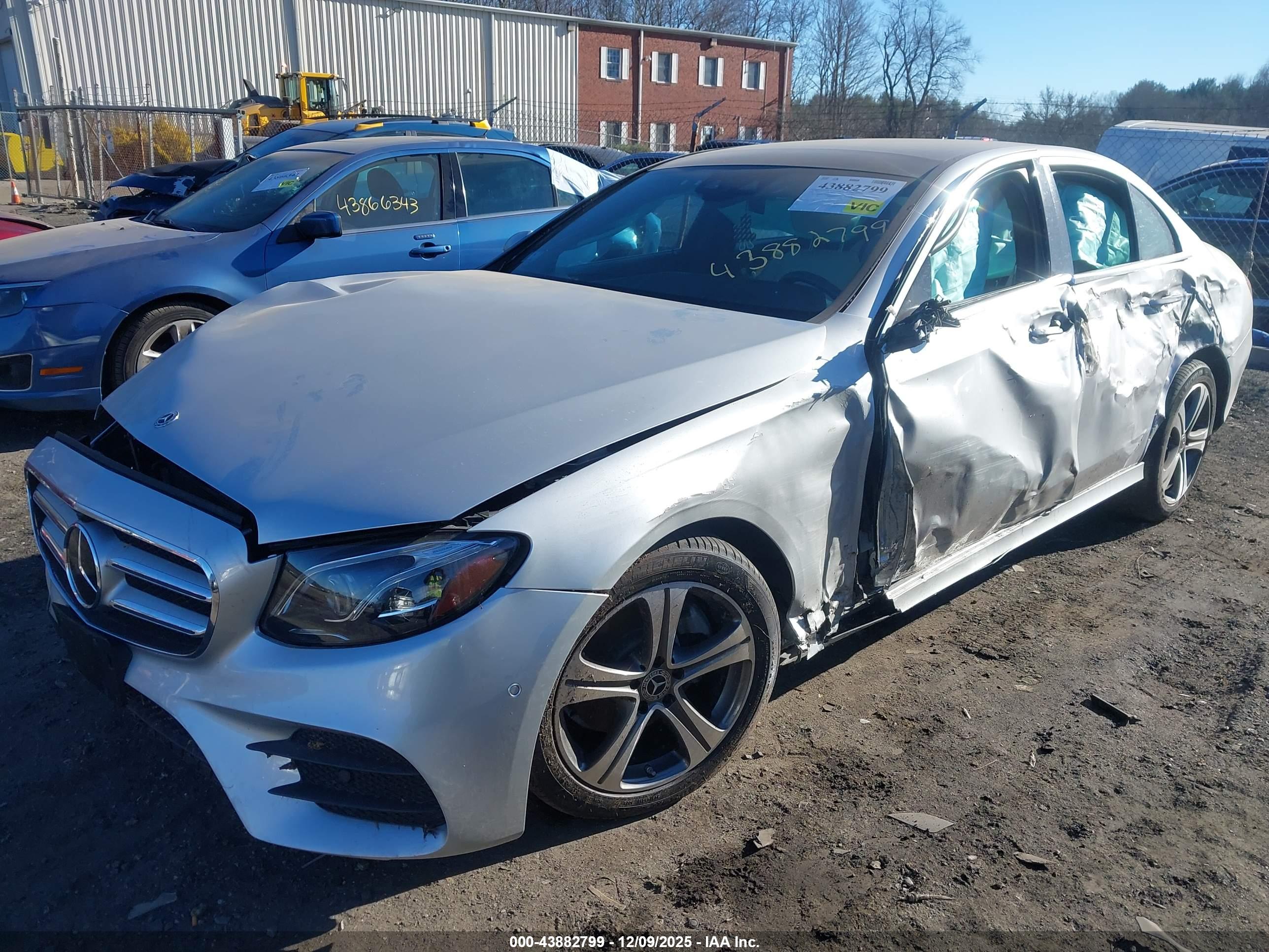 MERCEDES-BENZ E image 2