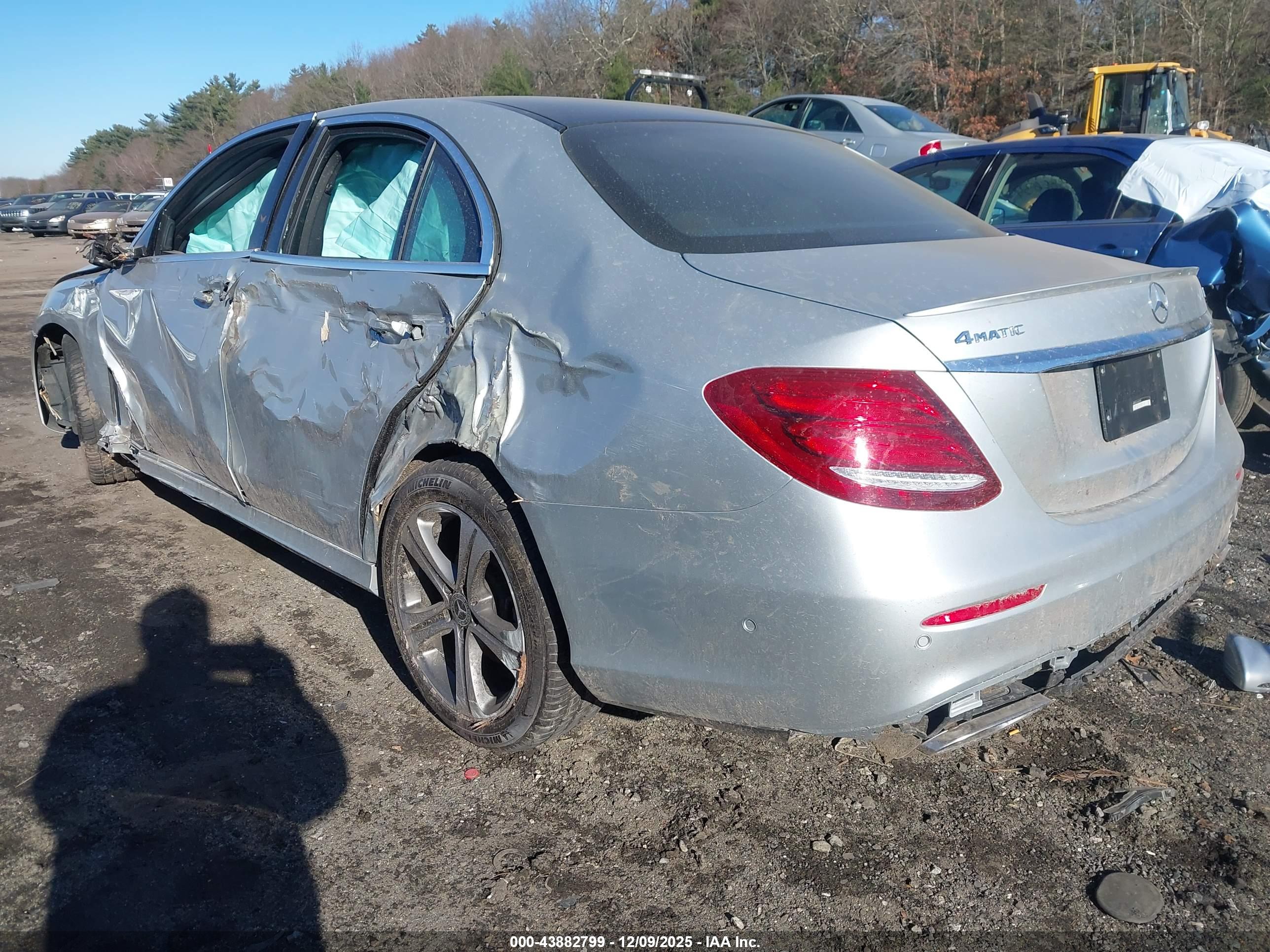 MERCEDES-BENZ E image 3