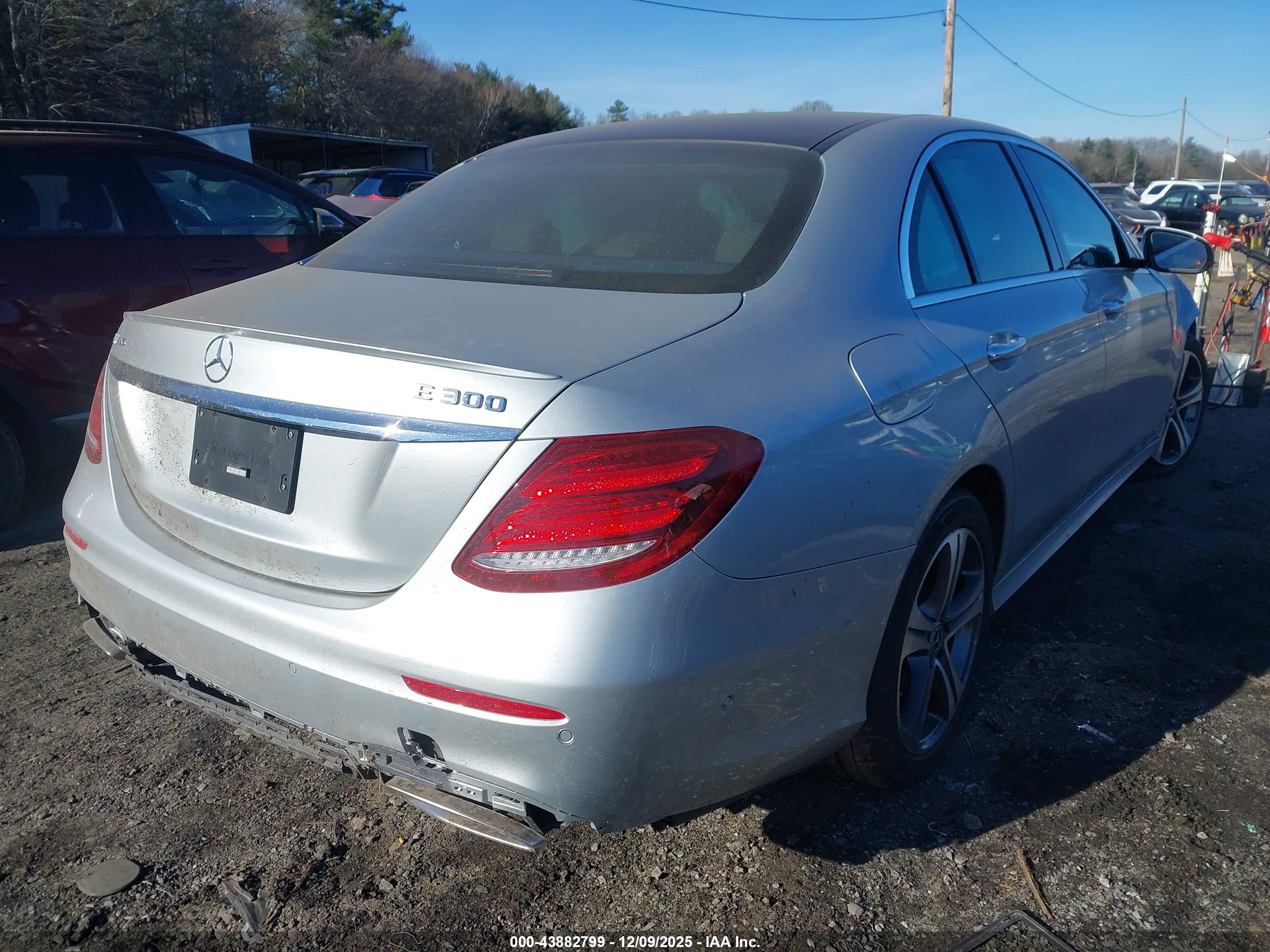 MERCEDES-BENZ E image 4
