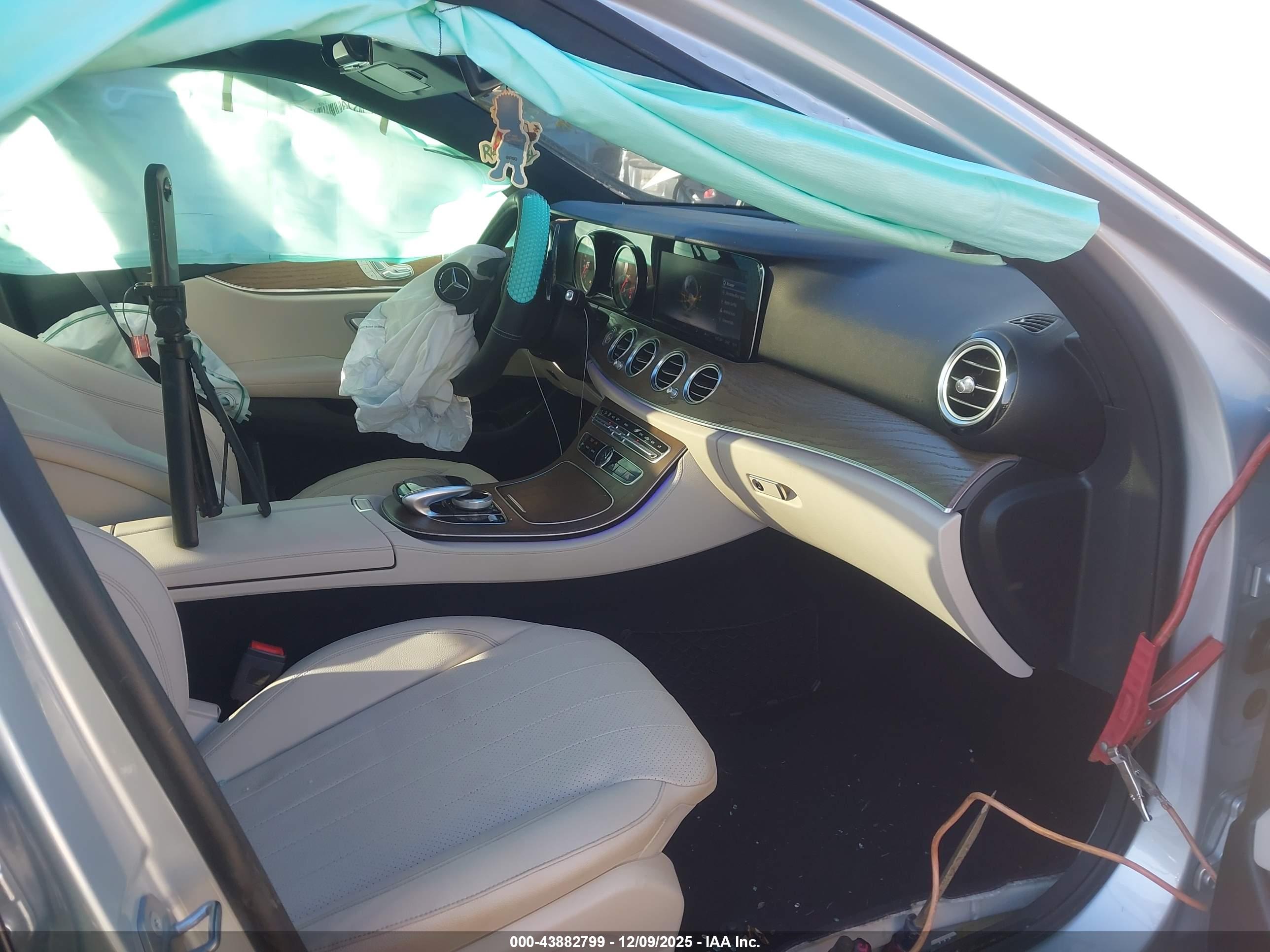 MERCEDES-BENZ E image 5