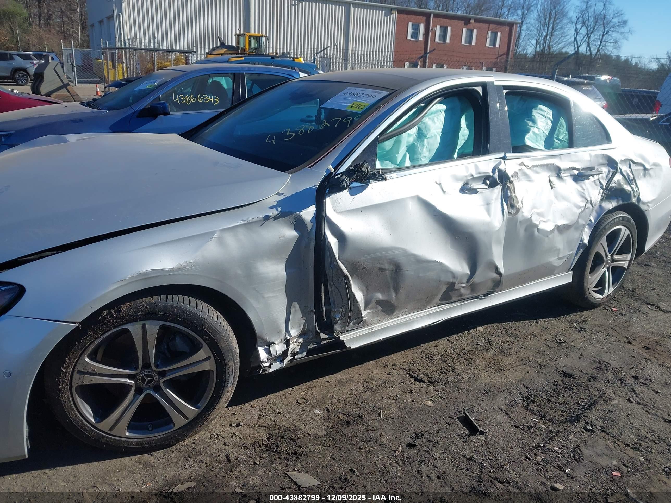 MERCEDES-BENZ E image 6