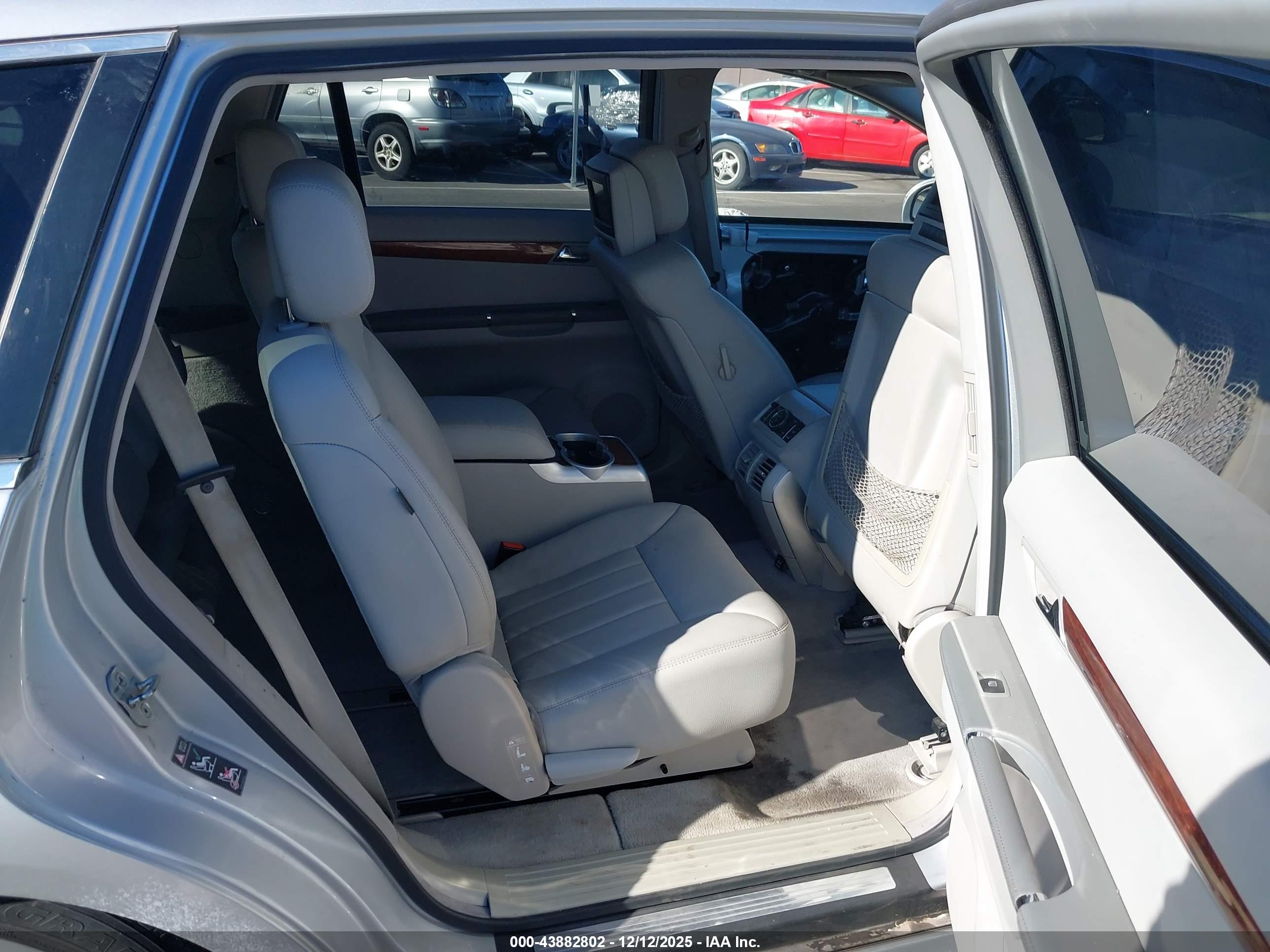 MERCEDES-BENZ R image 8