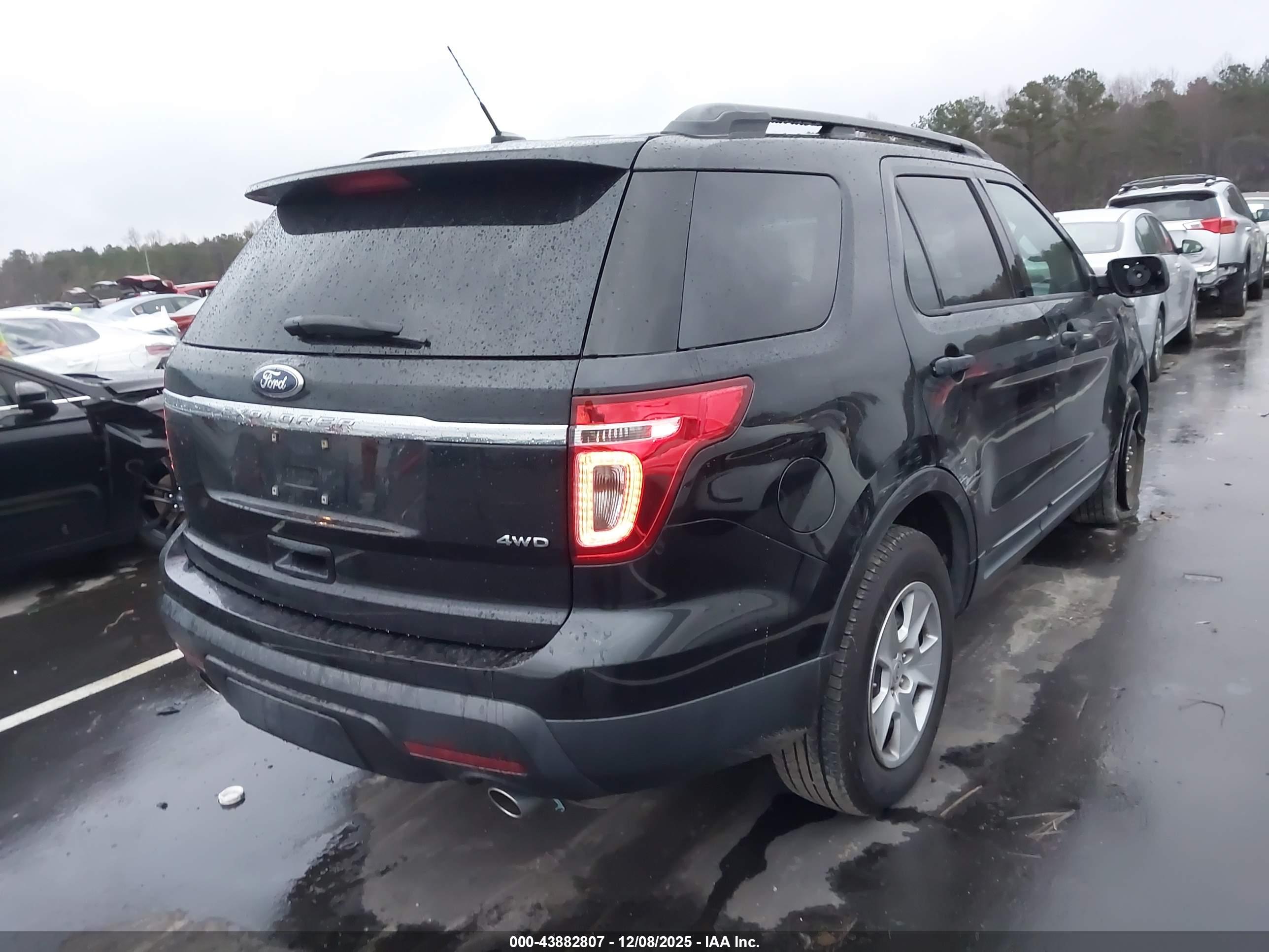FORD EXPLORER image 4