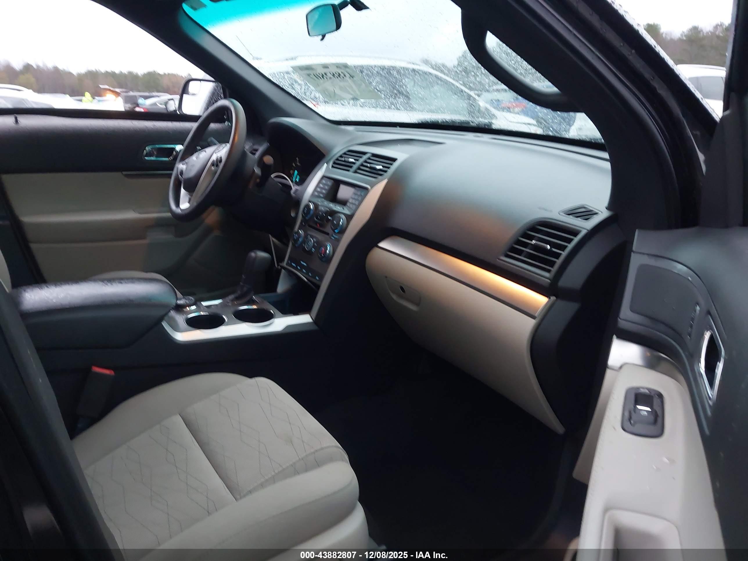 FORD EXPLORER image 5