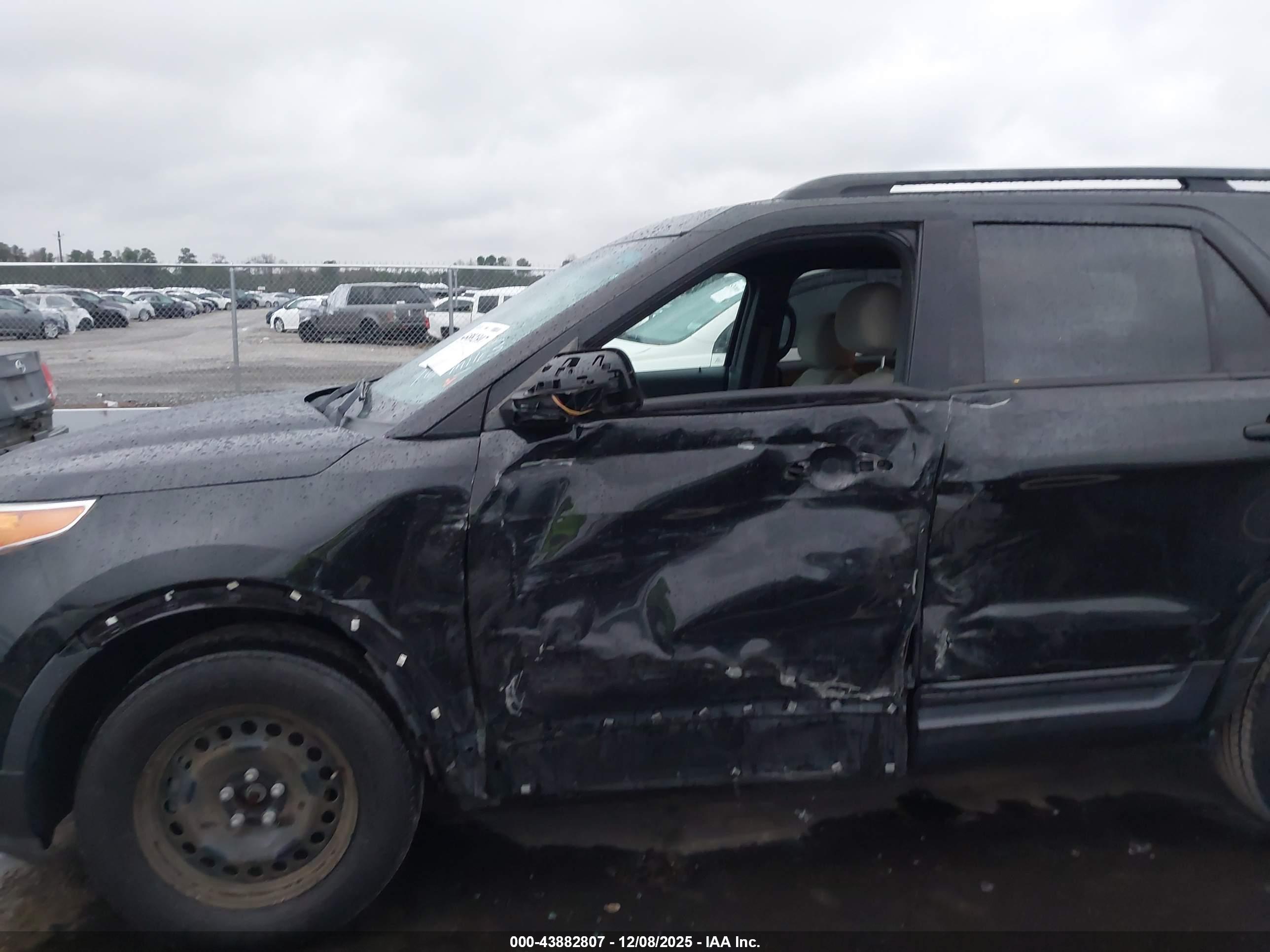FORD EXPLORER image 6