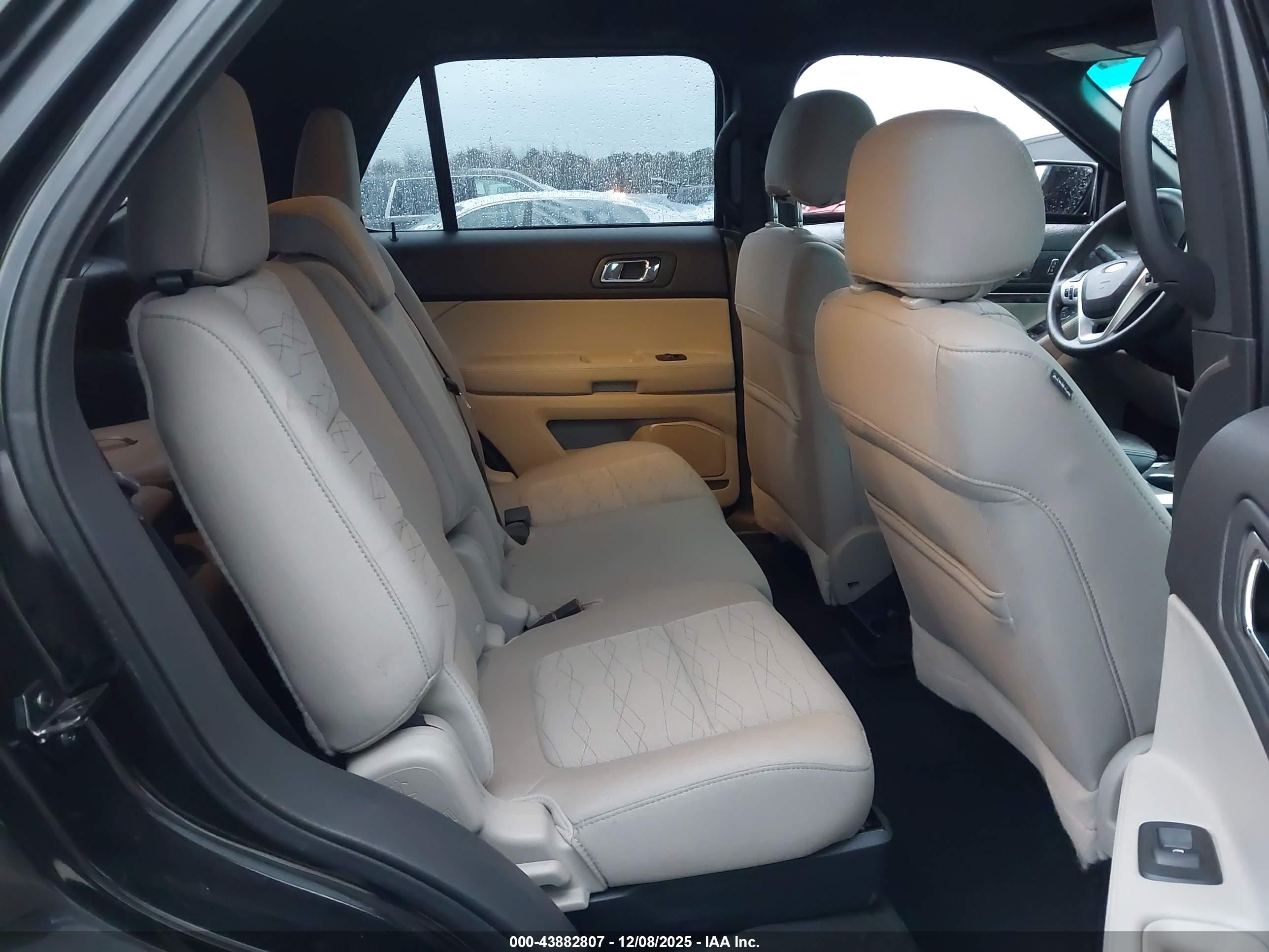 FORD EXPLORER image 8