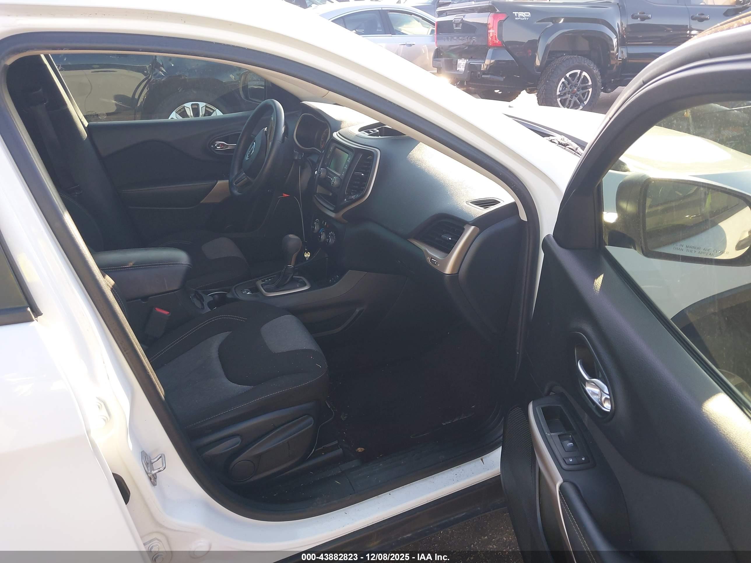 JEEP CHEROKEE image 5