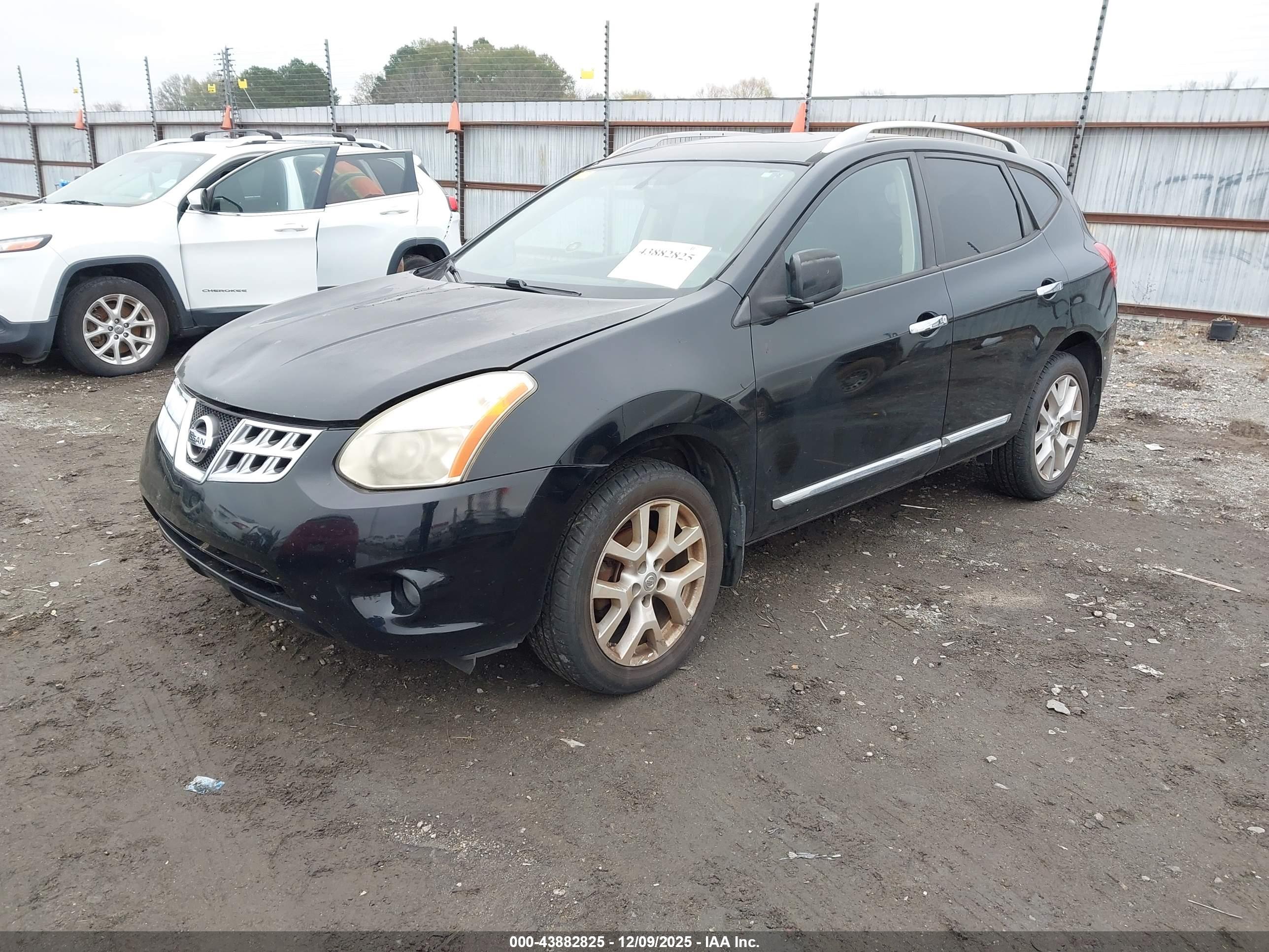 NISSAN ROGUE image 2