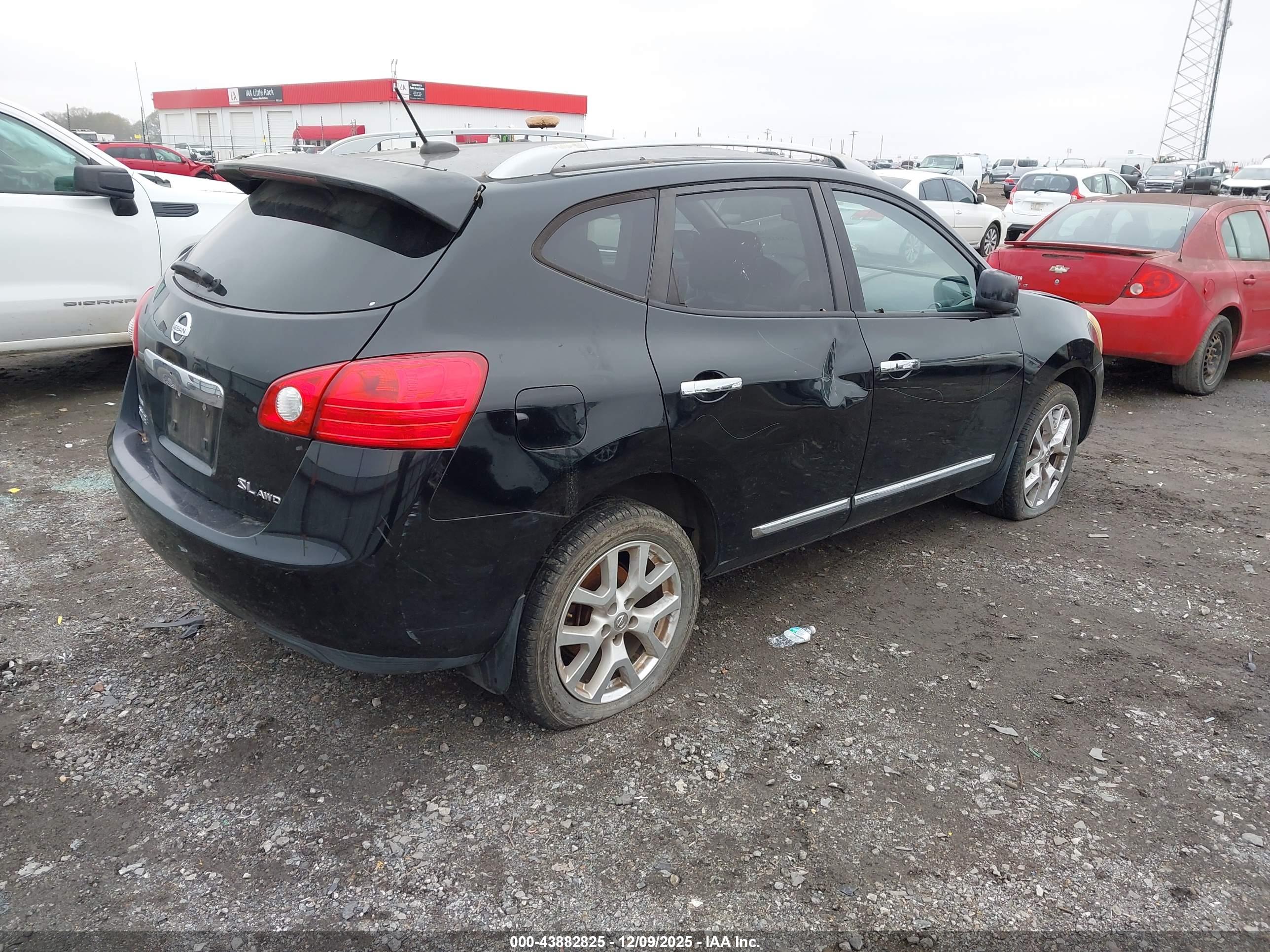 NISSAN ROGUE image 4