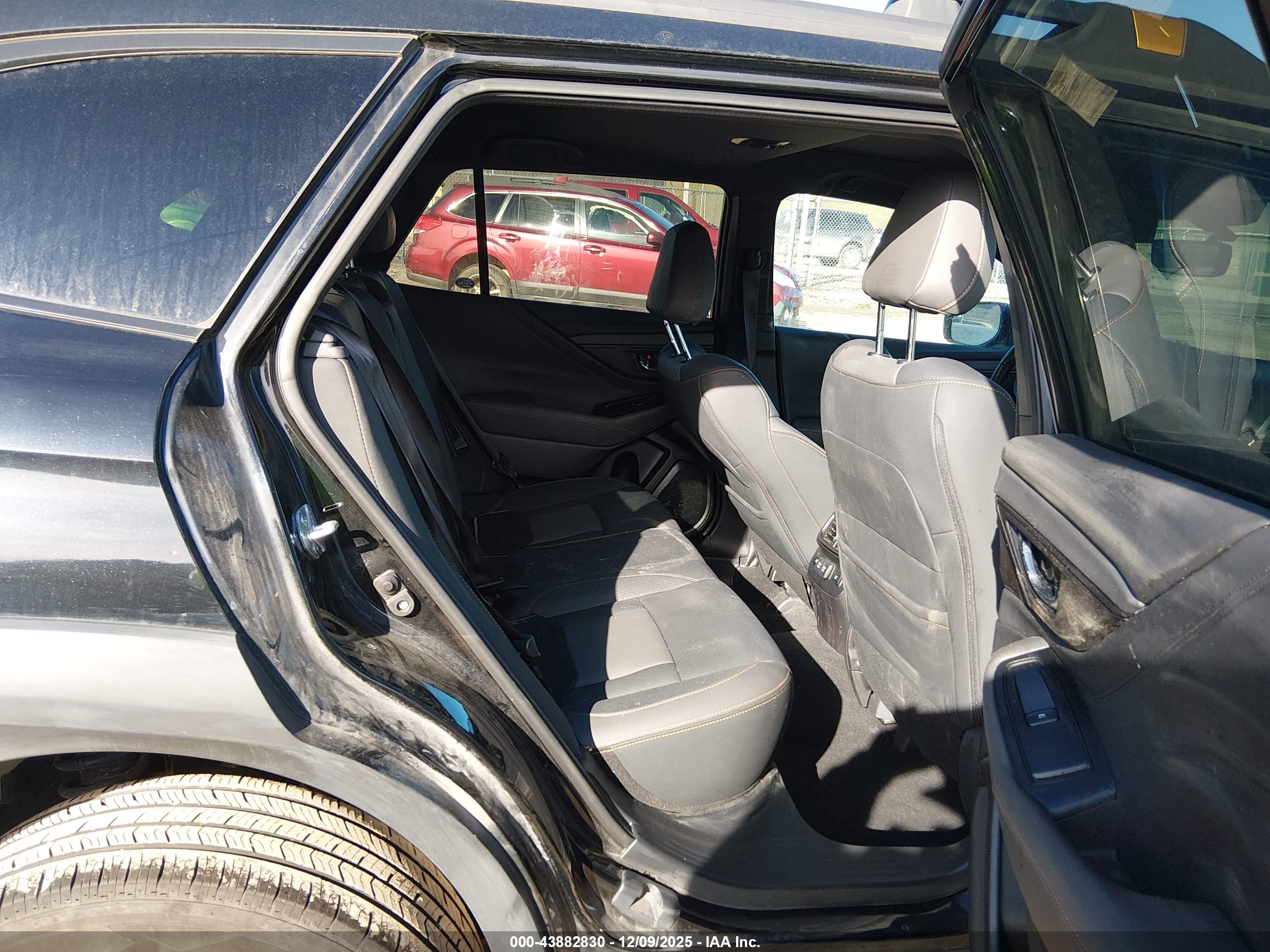 SUBARU OUTBACK image 8