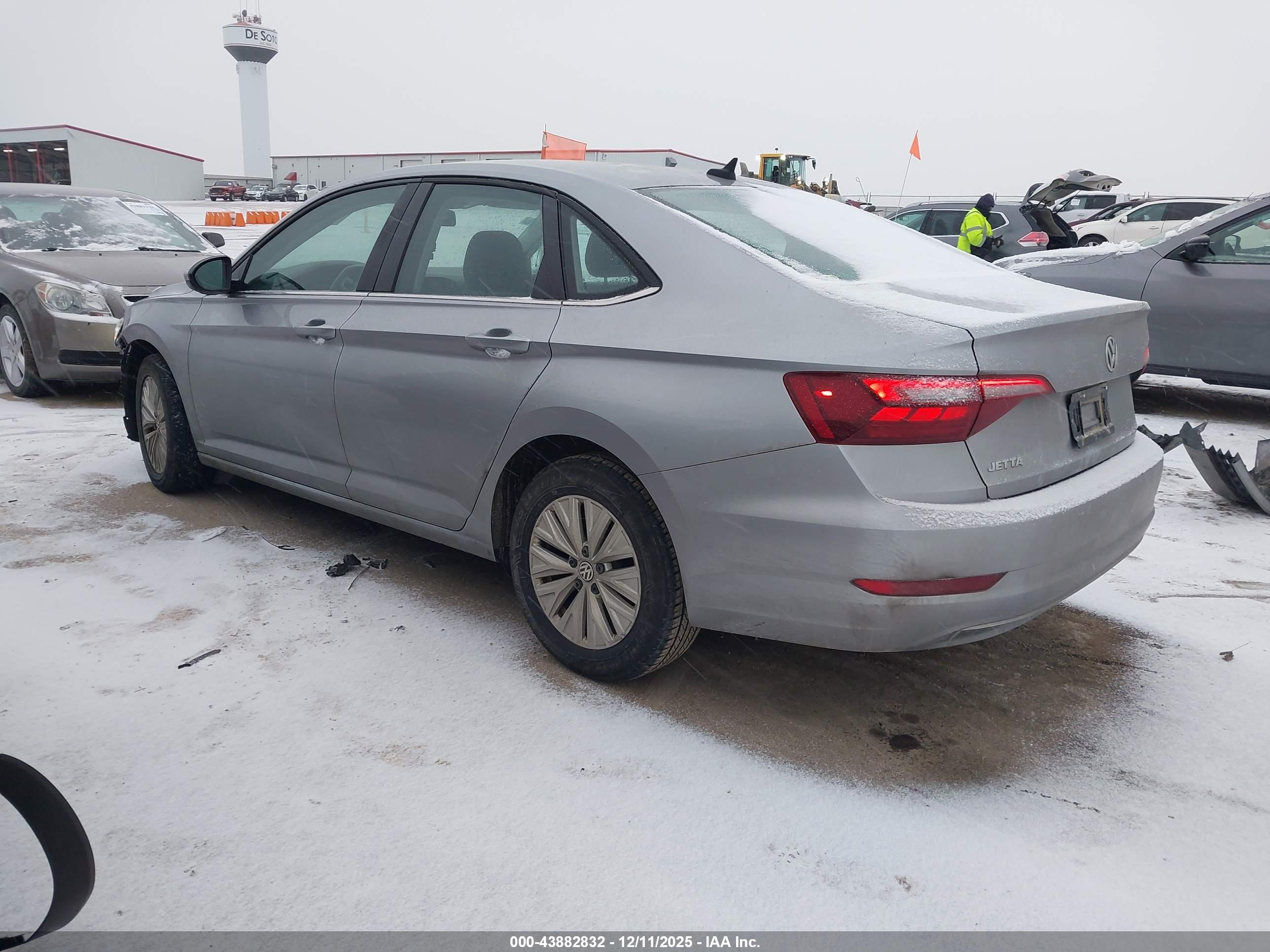 VOLKSWAGEN JETTA image 3