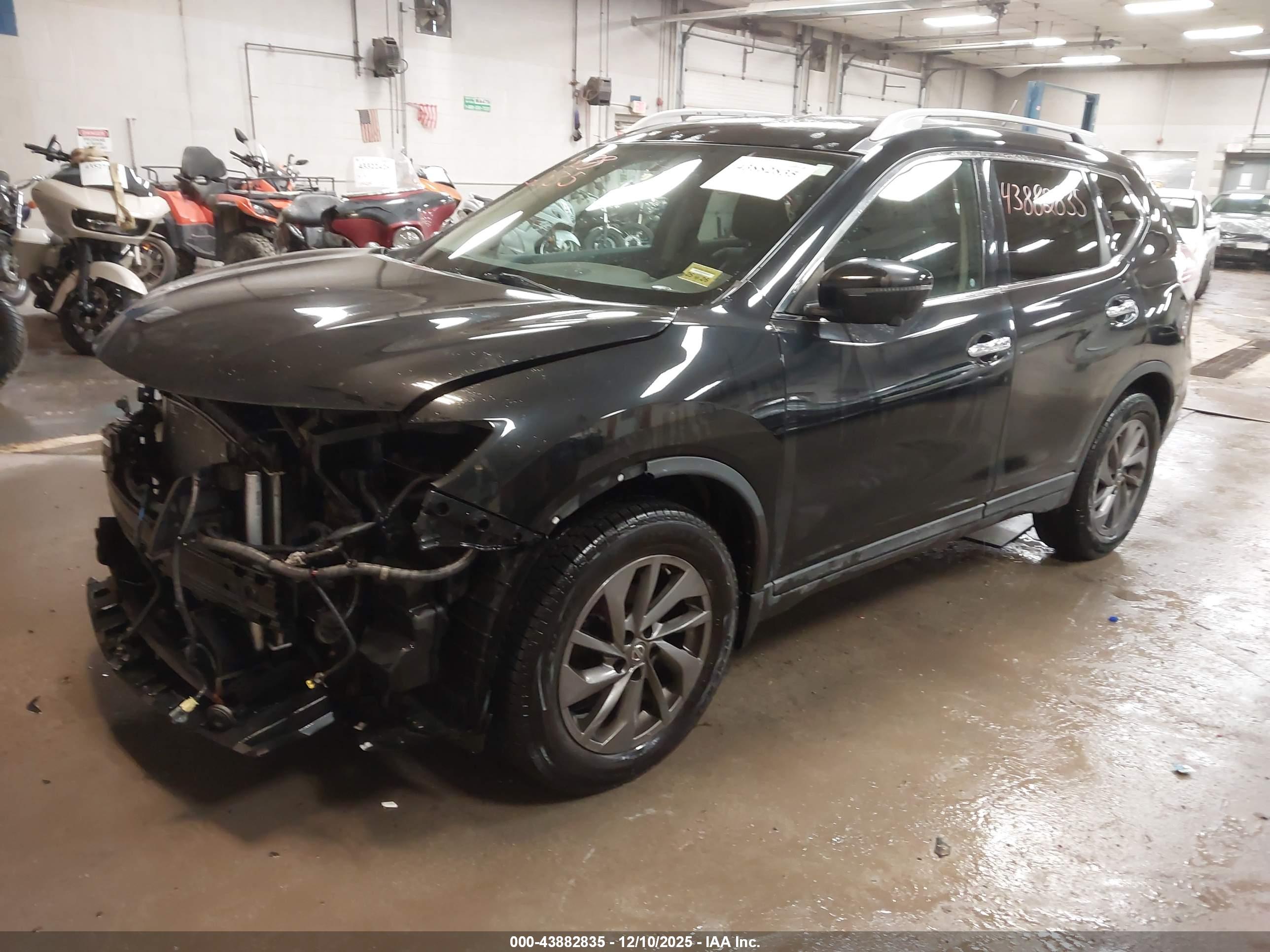 NISSAN ROGUE image 2
