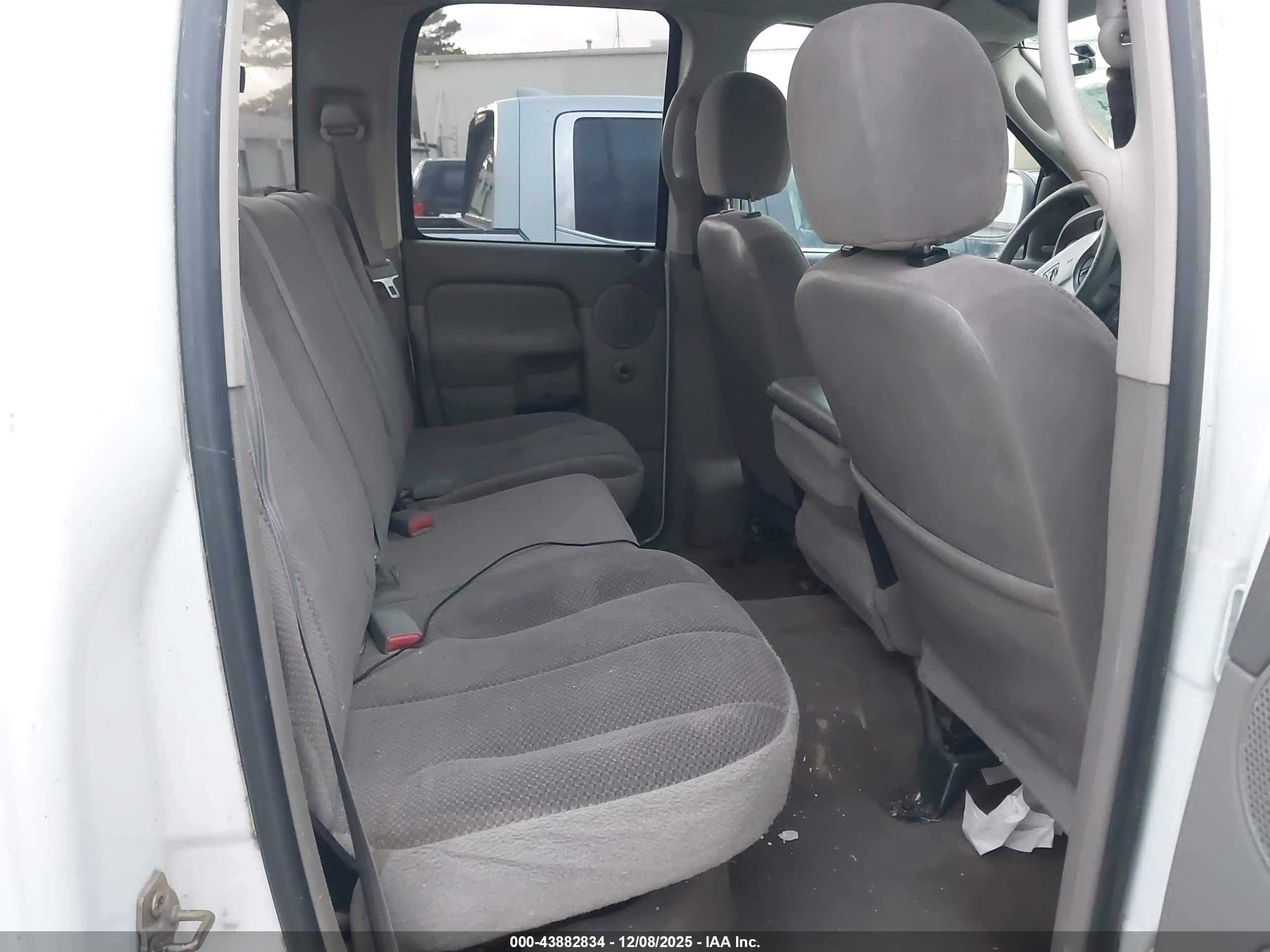 DODGE RAM image 8