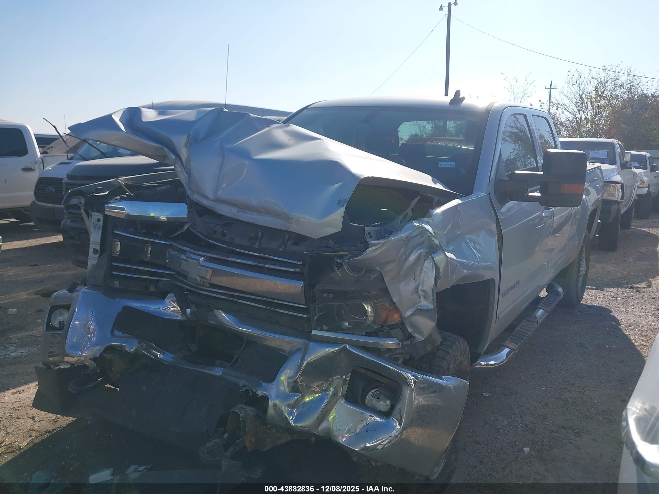 CHEVROLET SILVERADO image 2