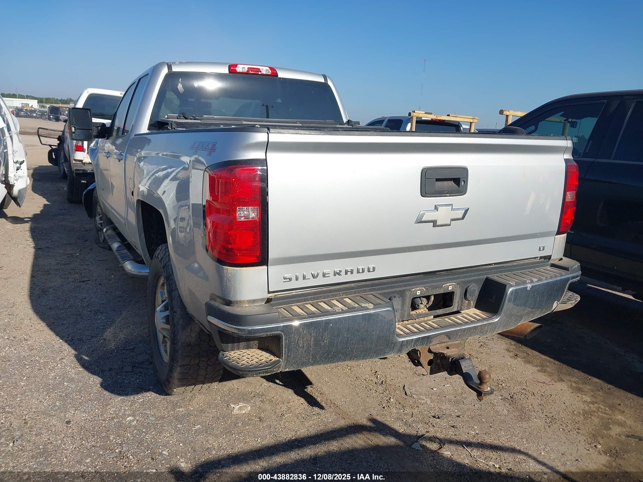CHEVROLET SILVERADO image 3