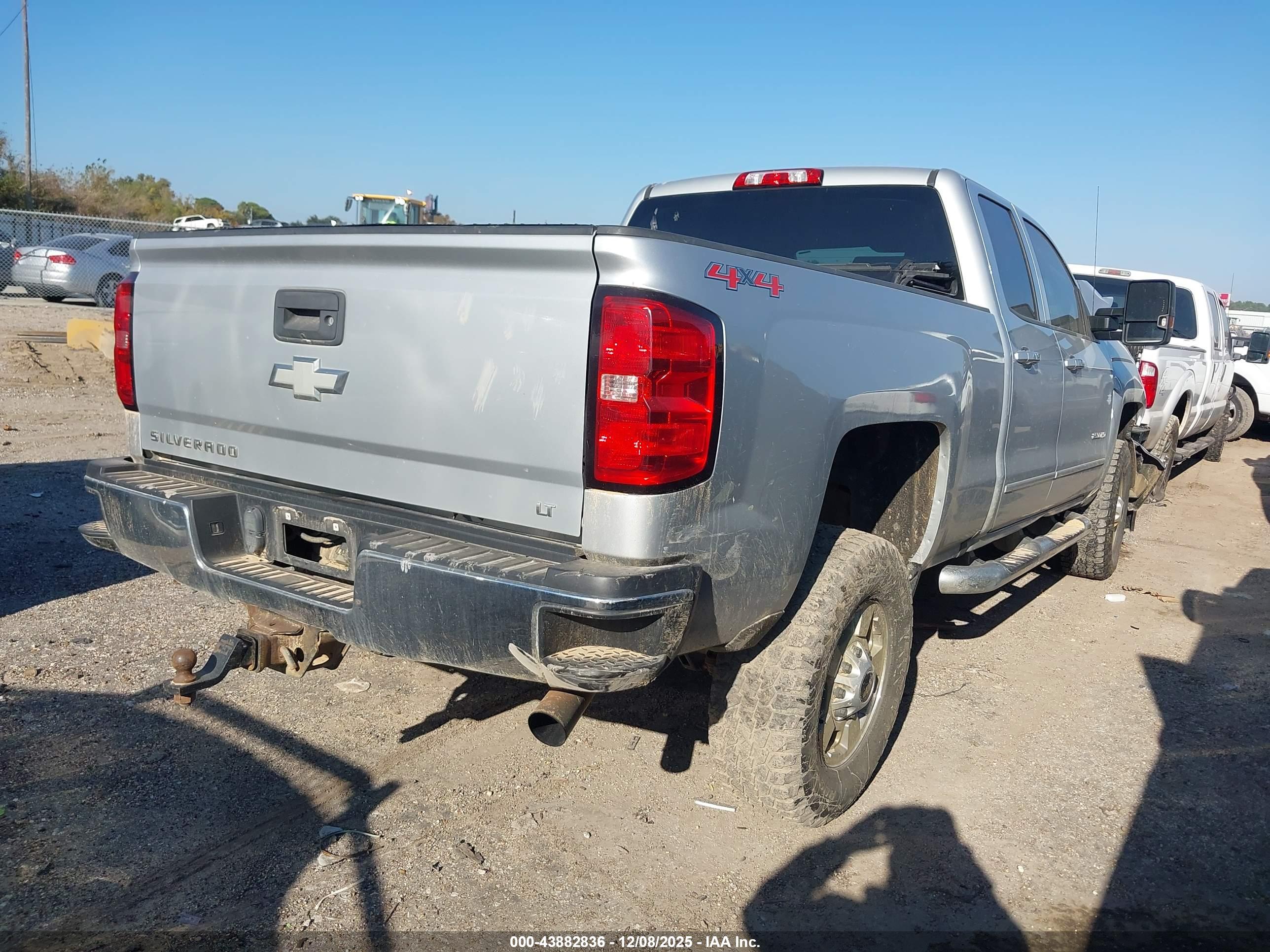 CHEVROLET SILVERADO image 4