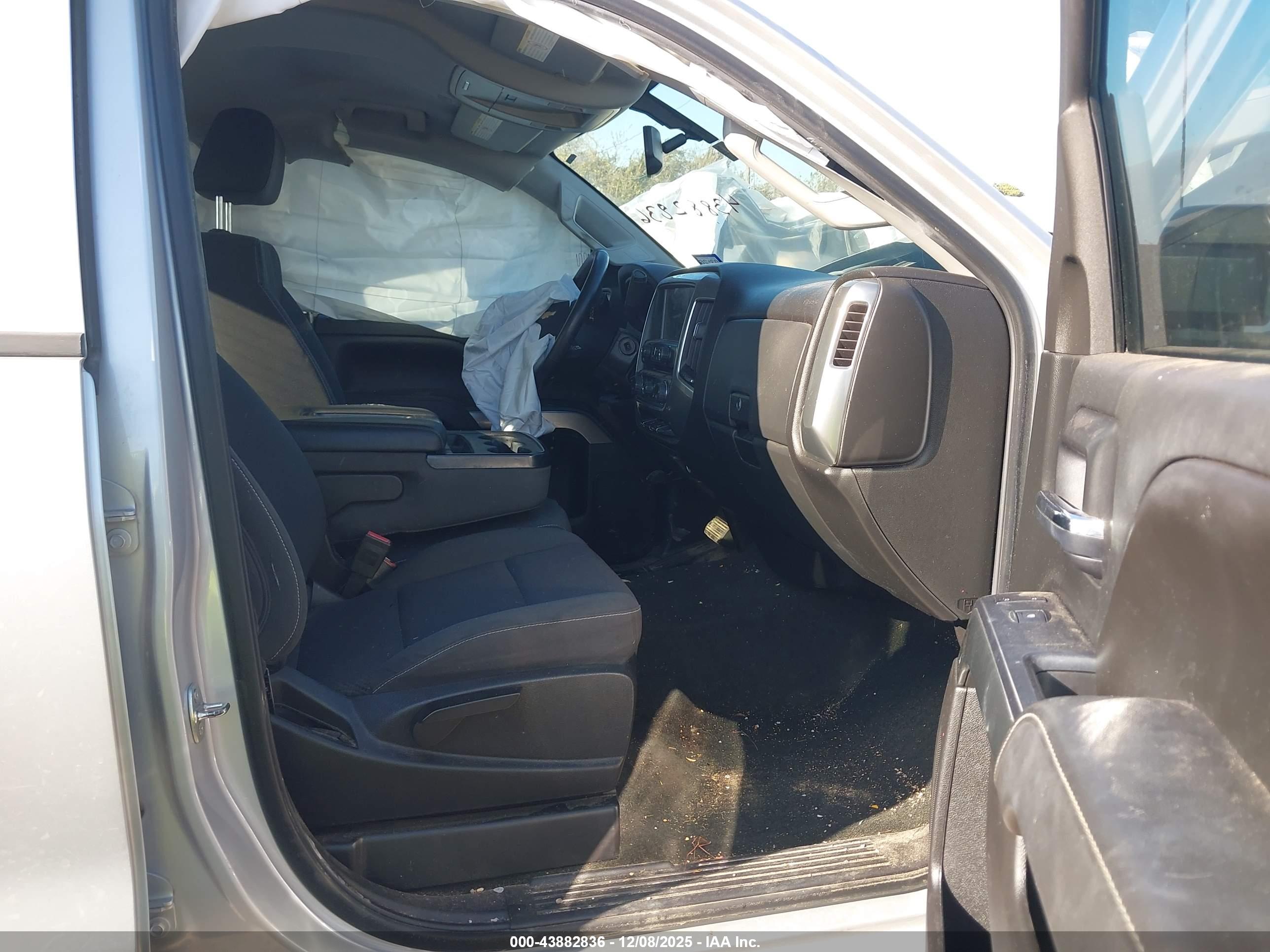 CHEVROLET SILVERADO image 5