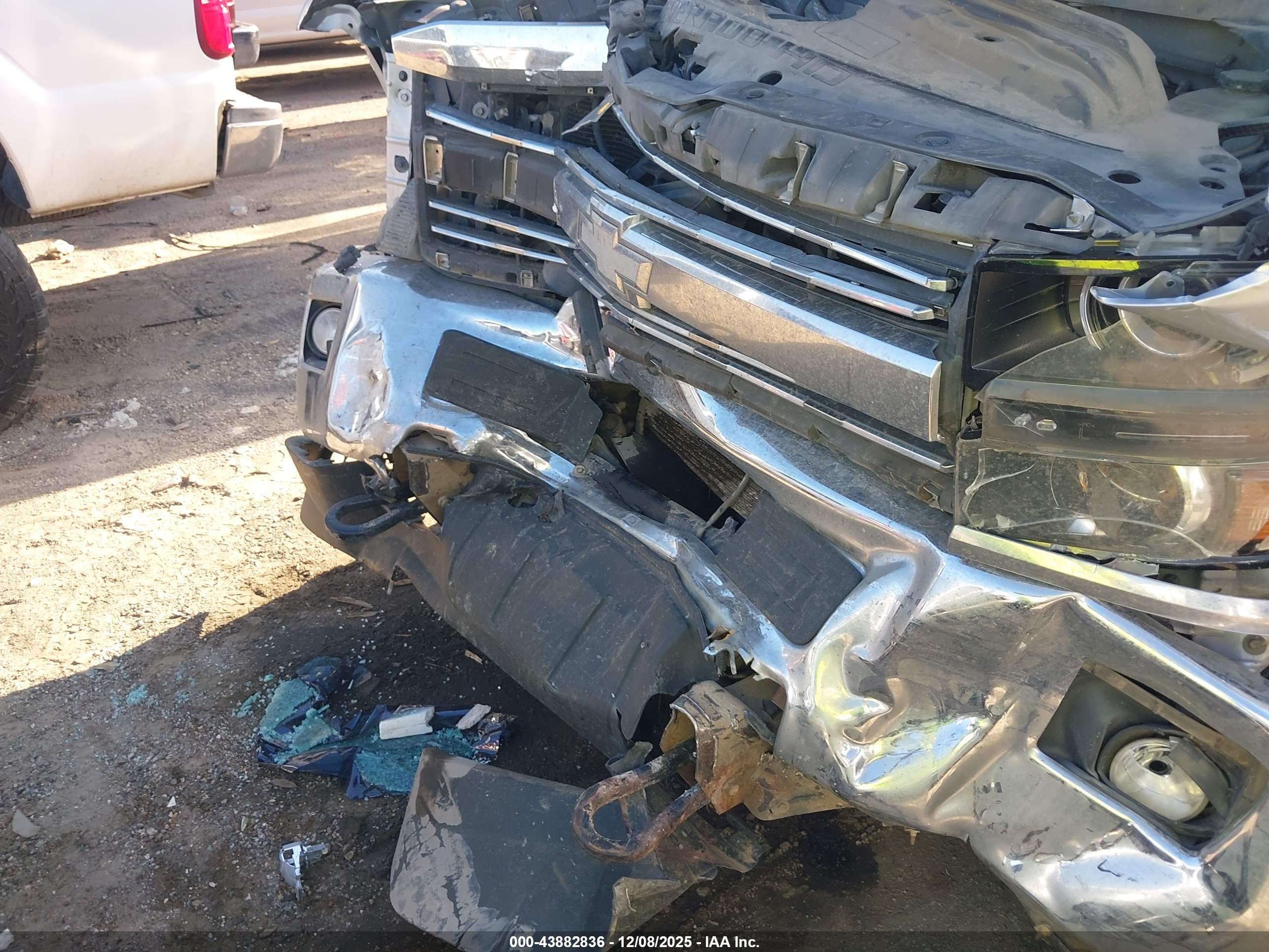 CHEVROLET SILVERADO image 6
