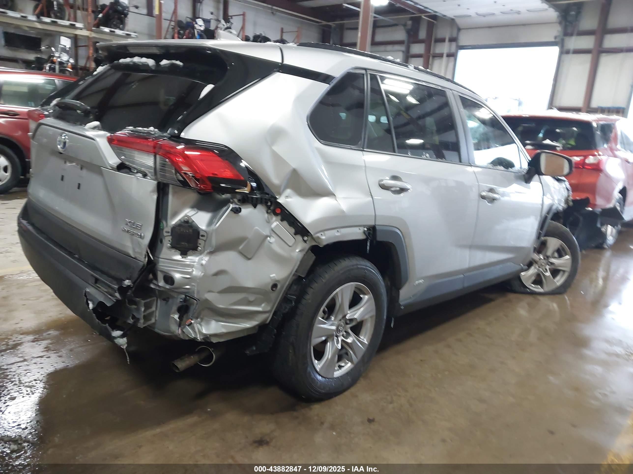 TOYOTA RAV4 image 4