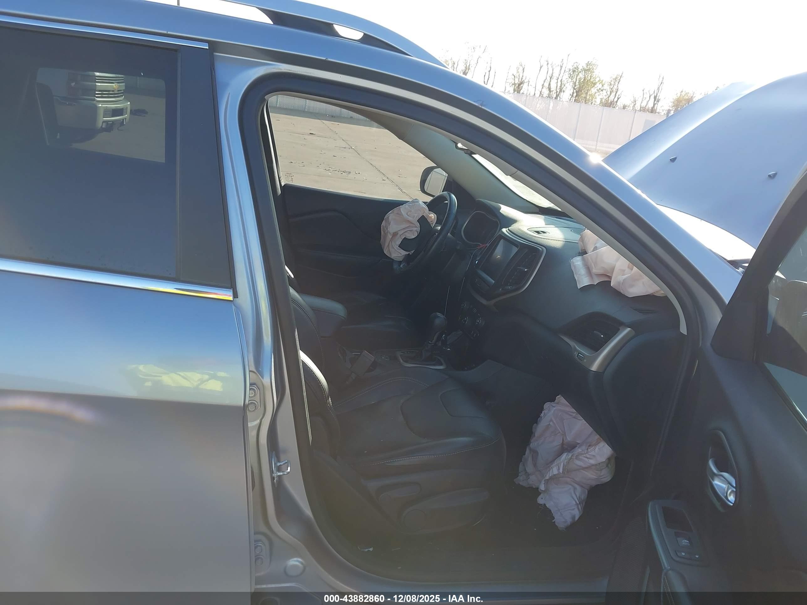 JEEP CHEROKEE image 5