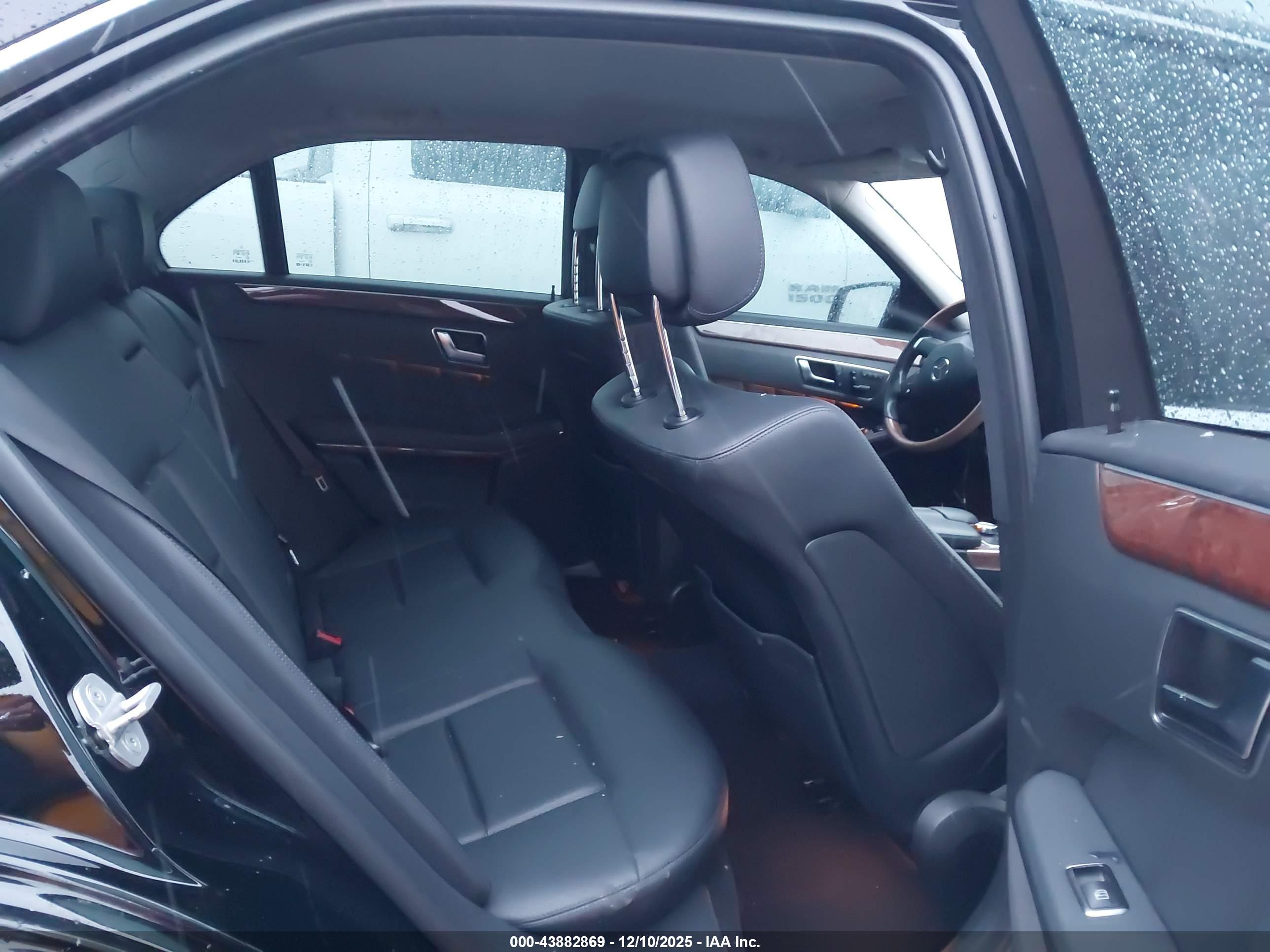 MERCEDES-BENZ E image 8