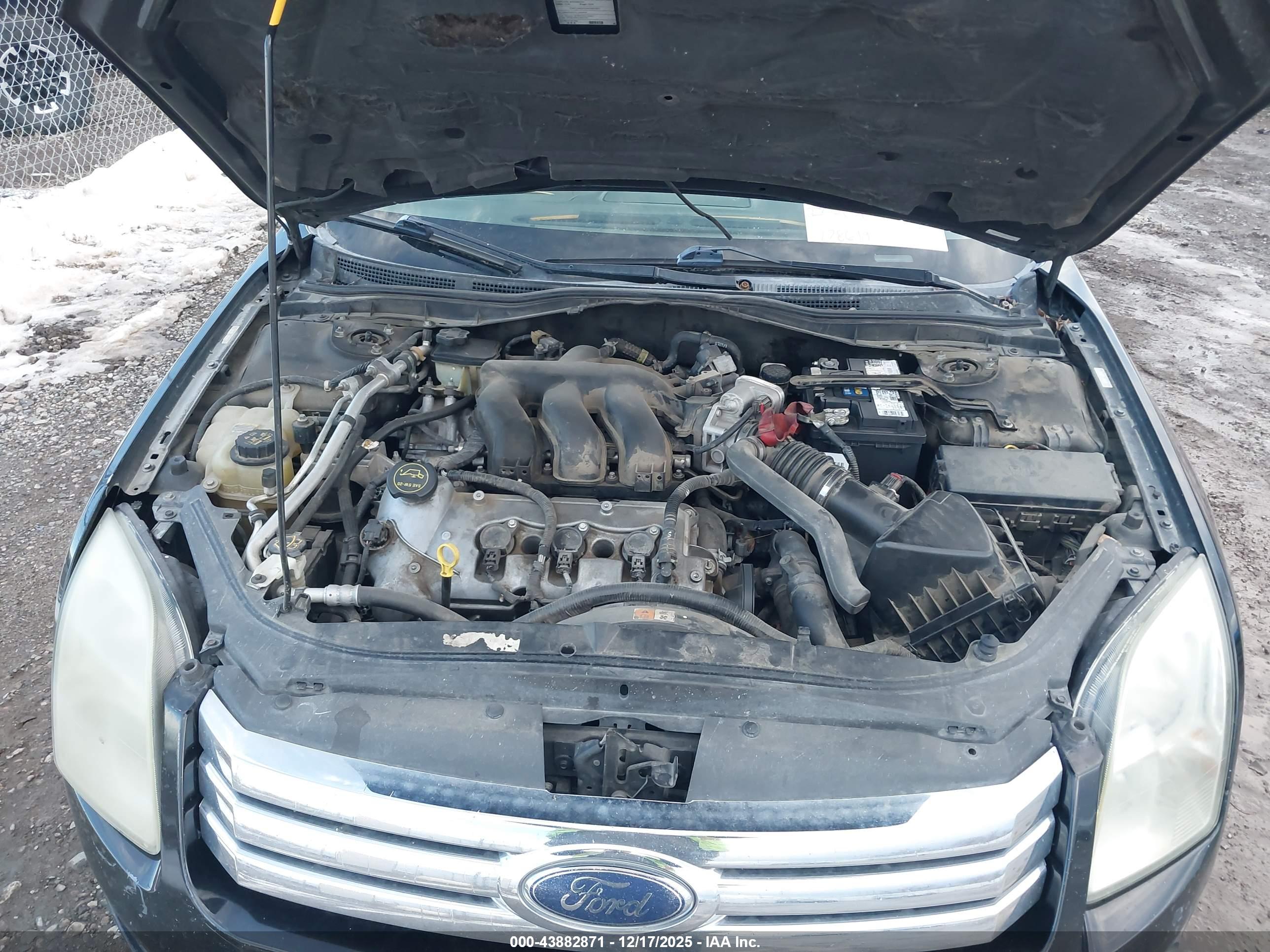 FORD FUSION image 10