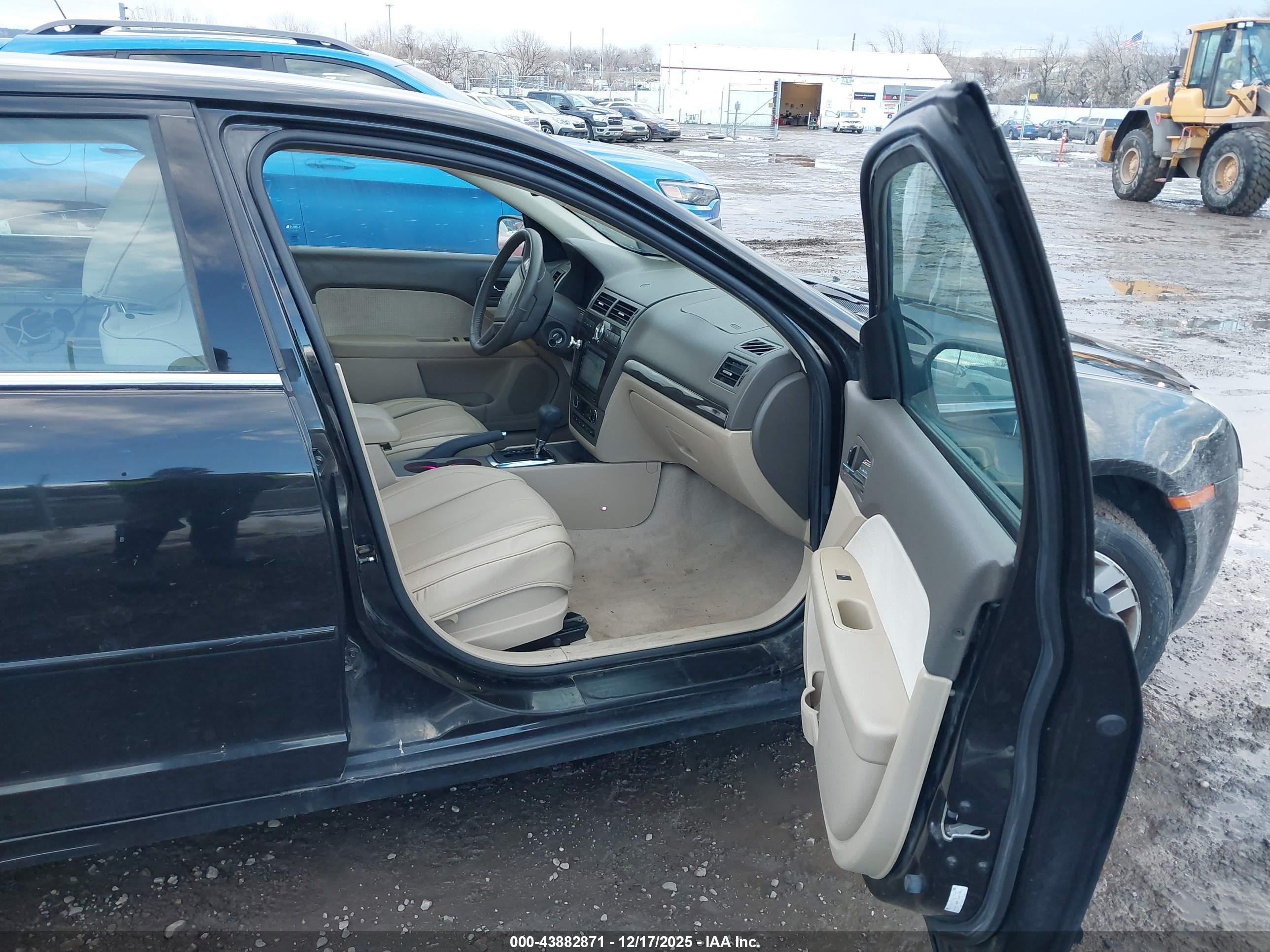 FORD FUSION image 5