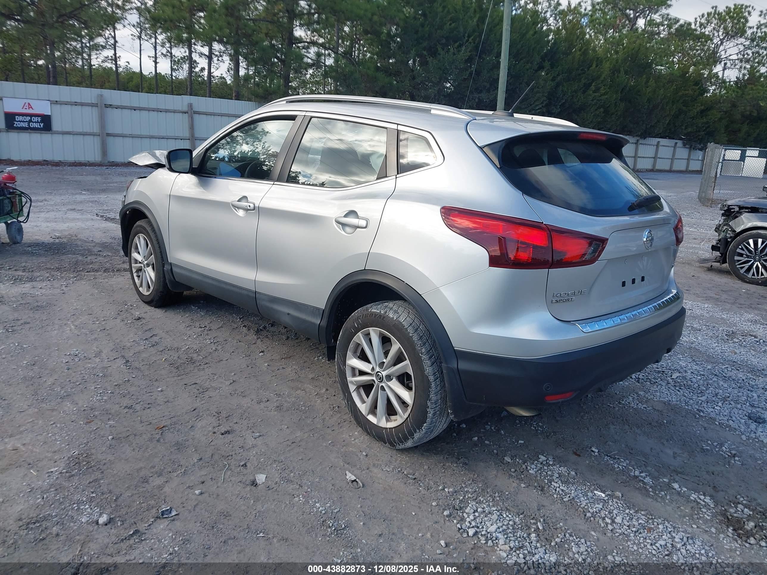 NISSAN ROGUE image 3