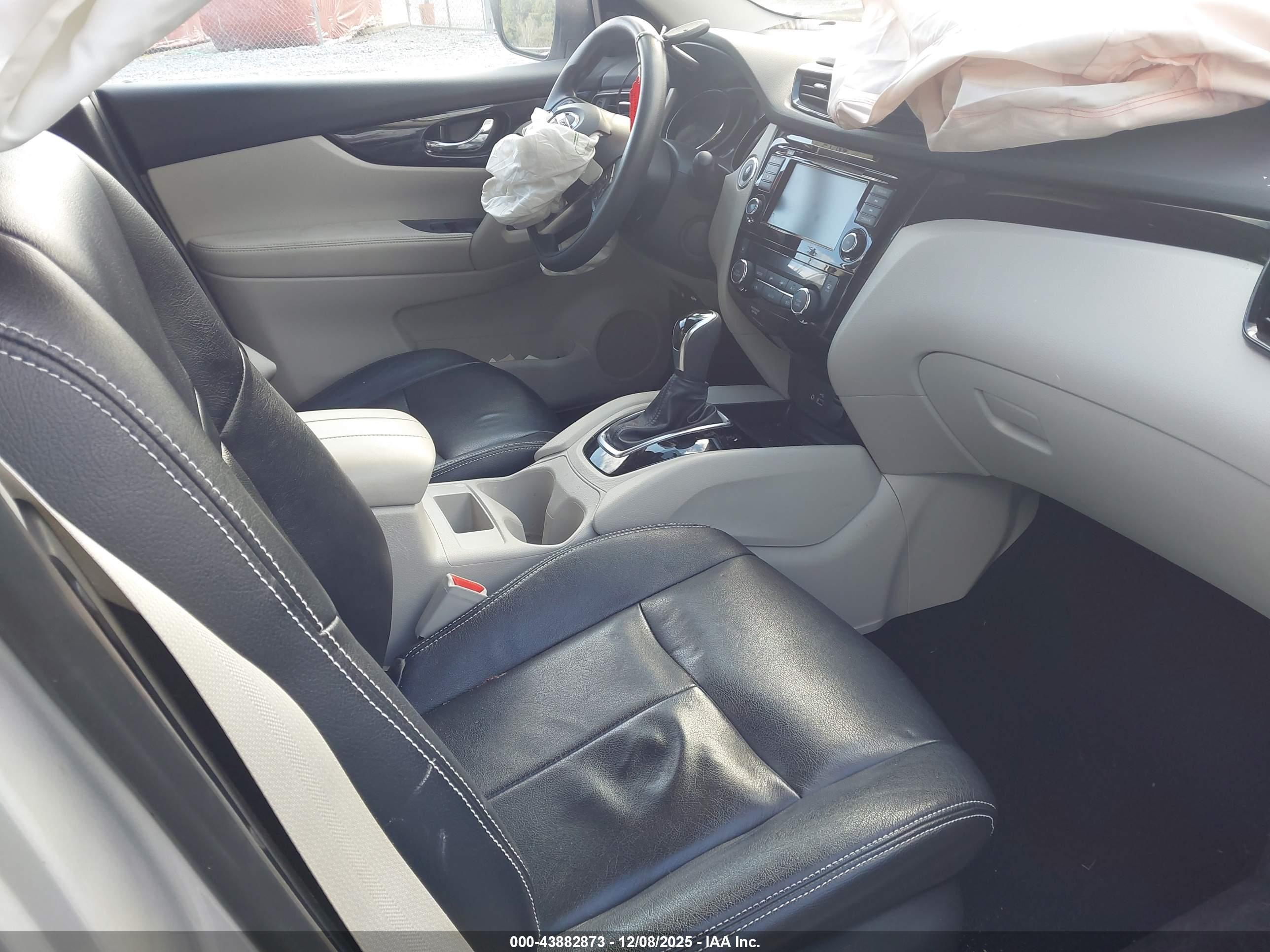 NISSAN ROGUE image 5
