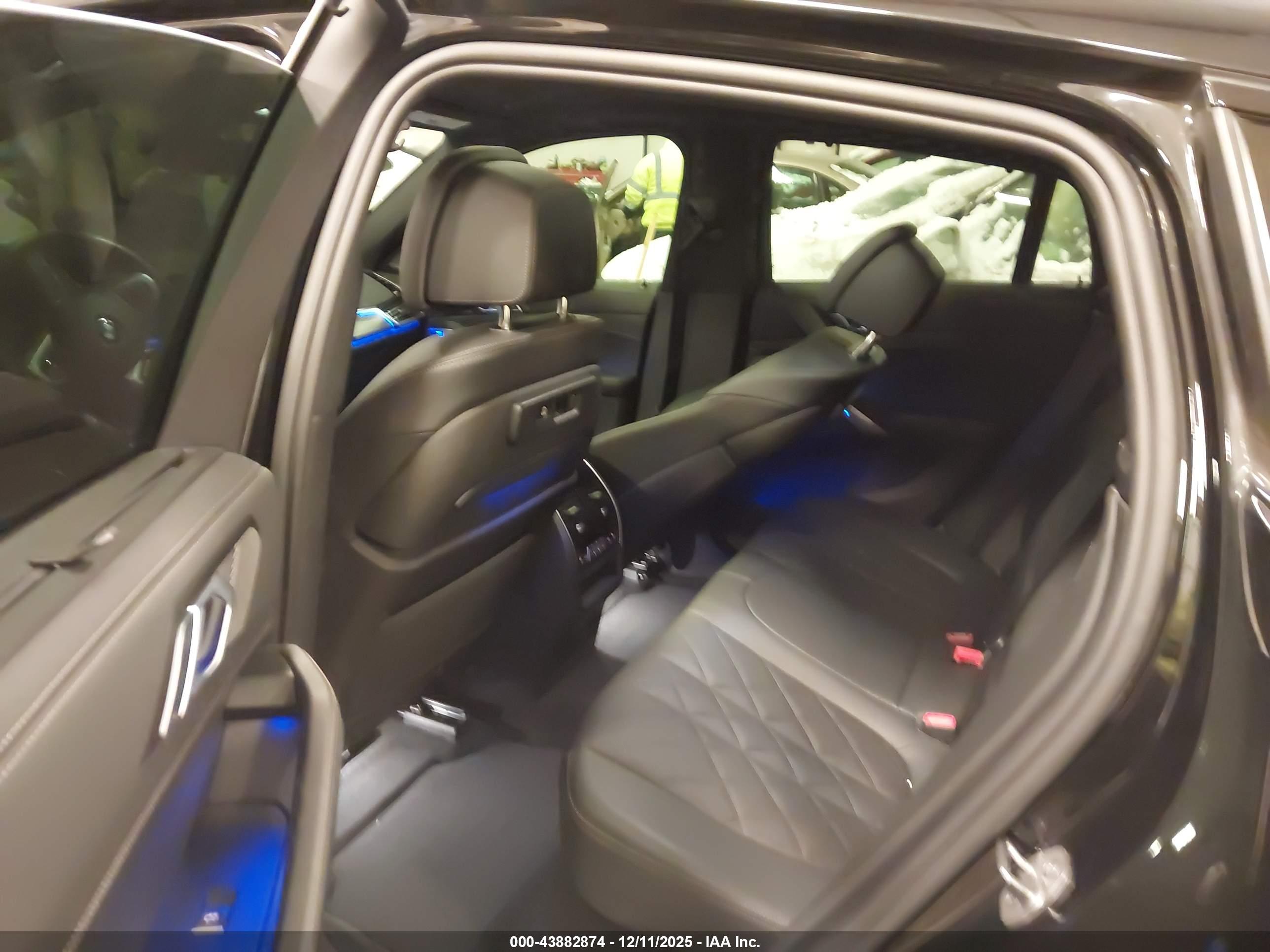 BMW X6 image 8