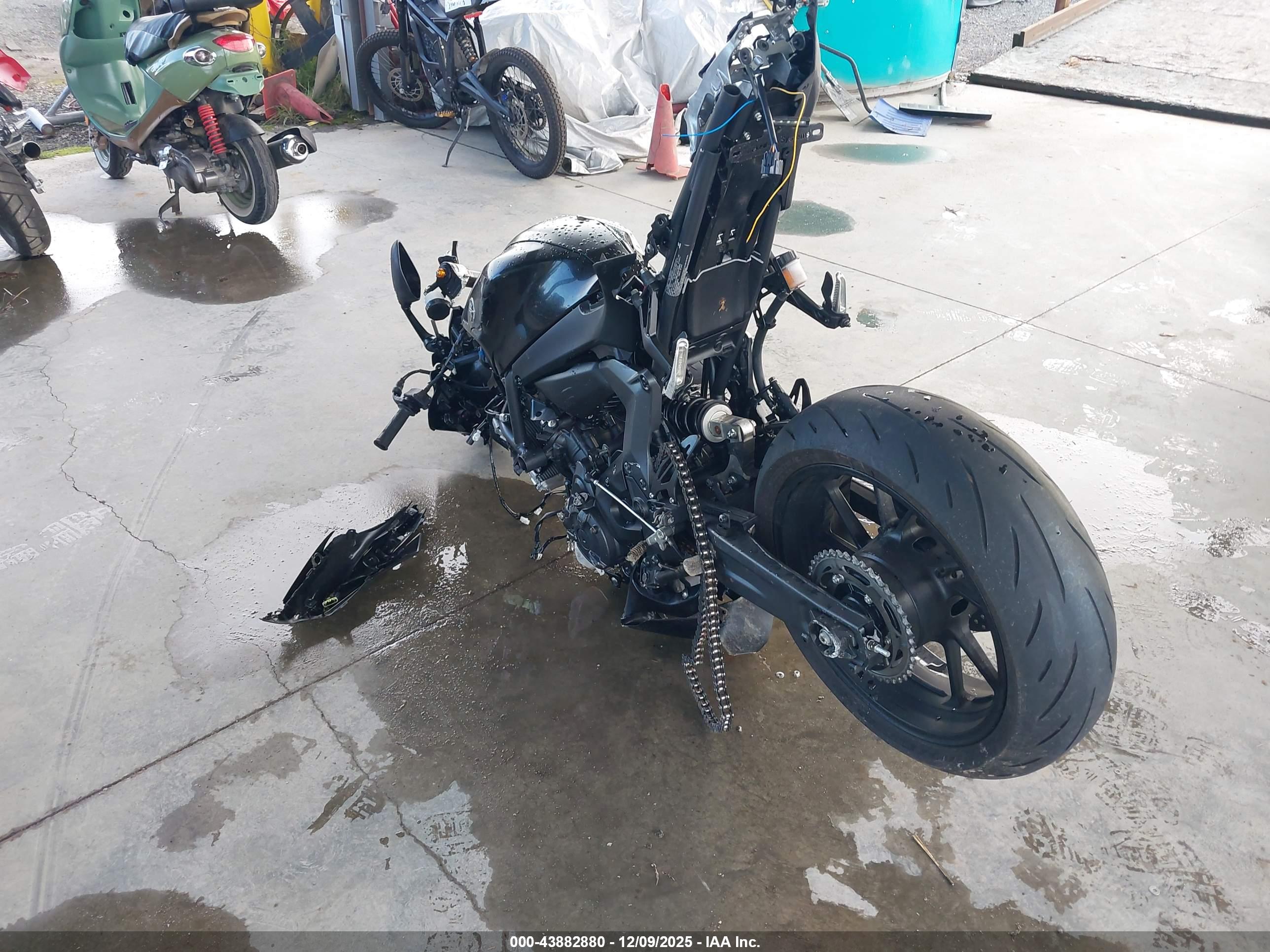 YAMAHA YZFR7 image 3