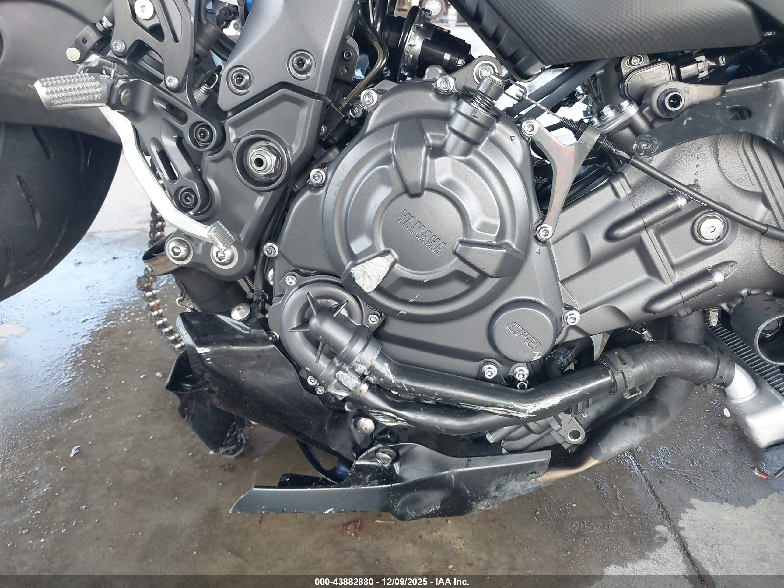 YAMAHA YZFR7 image 8