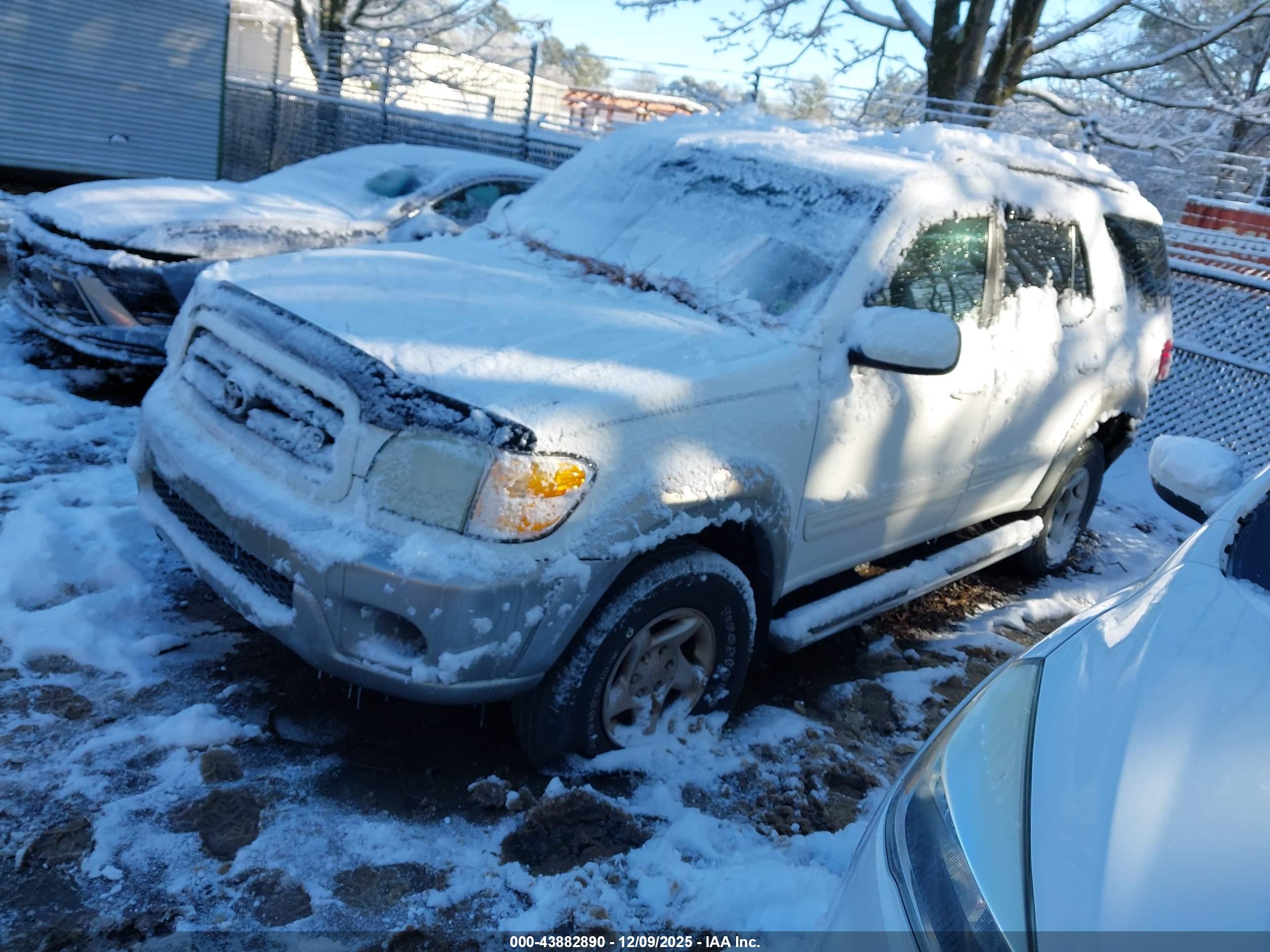 TOYOTA SEQUOIA image 2