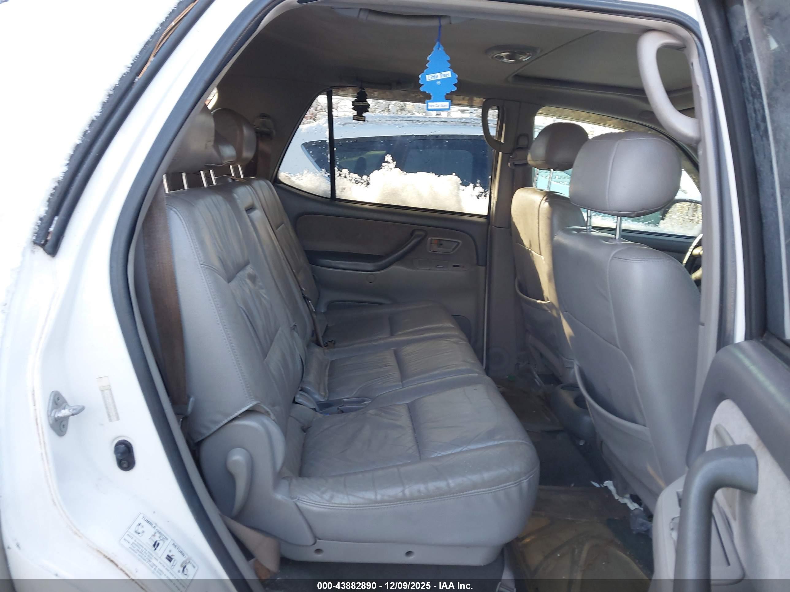 TOYOTA SEQUOIA image 8