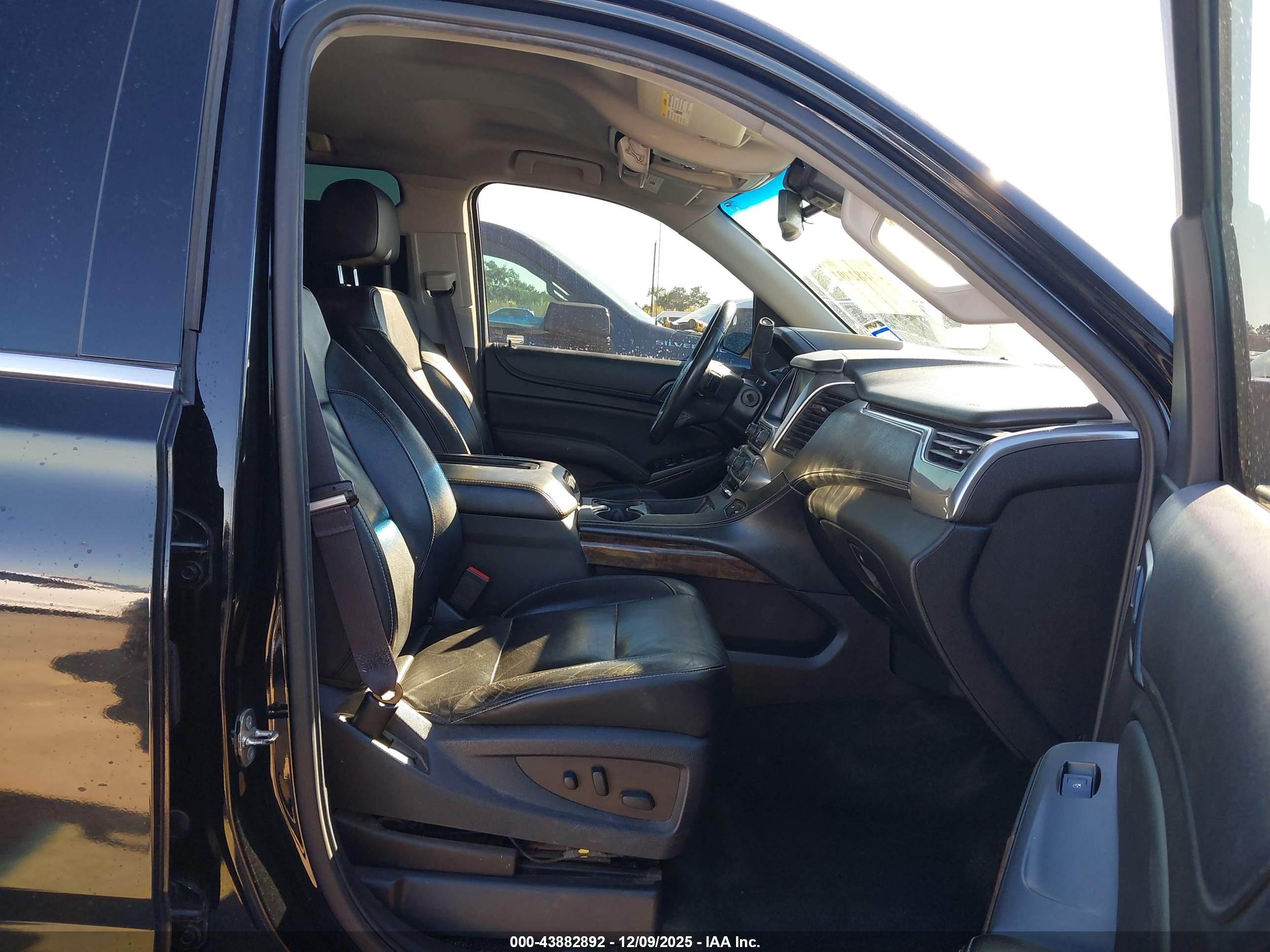CHEVROLET SUBURBAN image 5