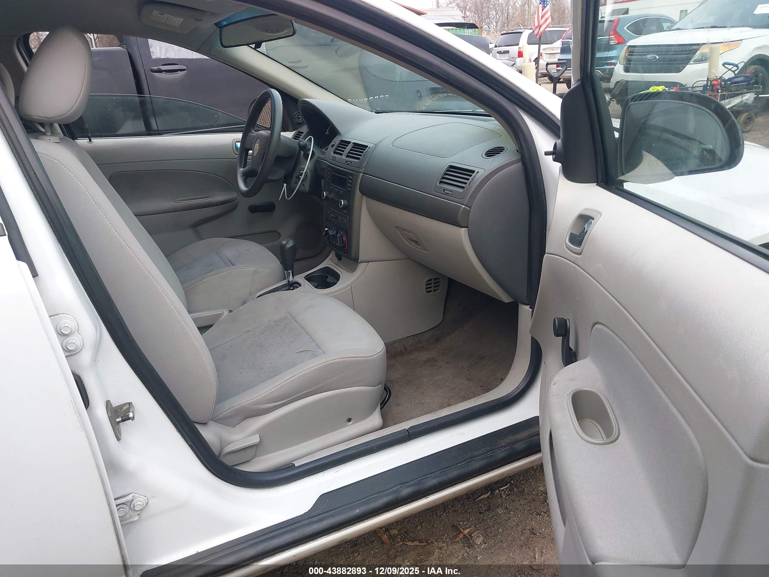 CHEVROLET COBALT image 5