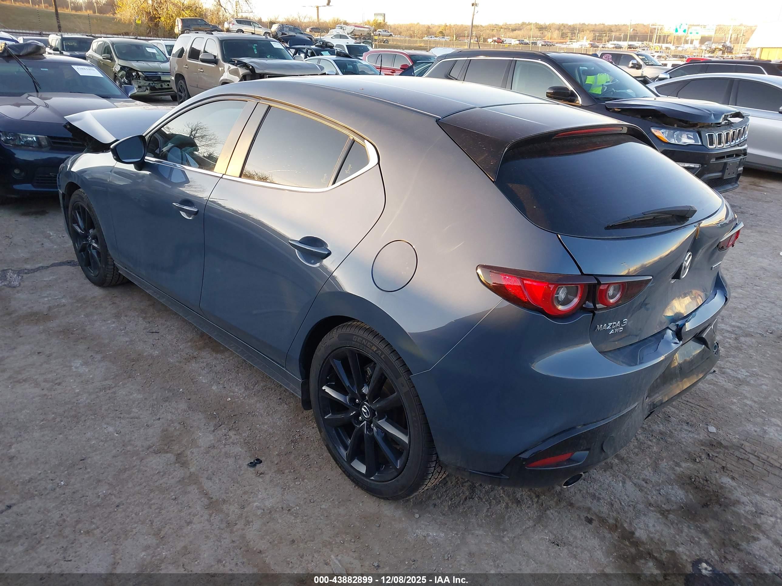 MAZDA MAZDA3 image 3